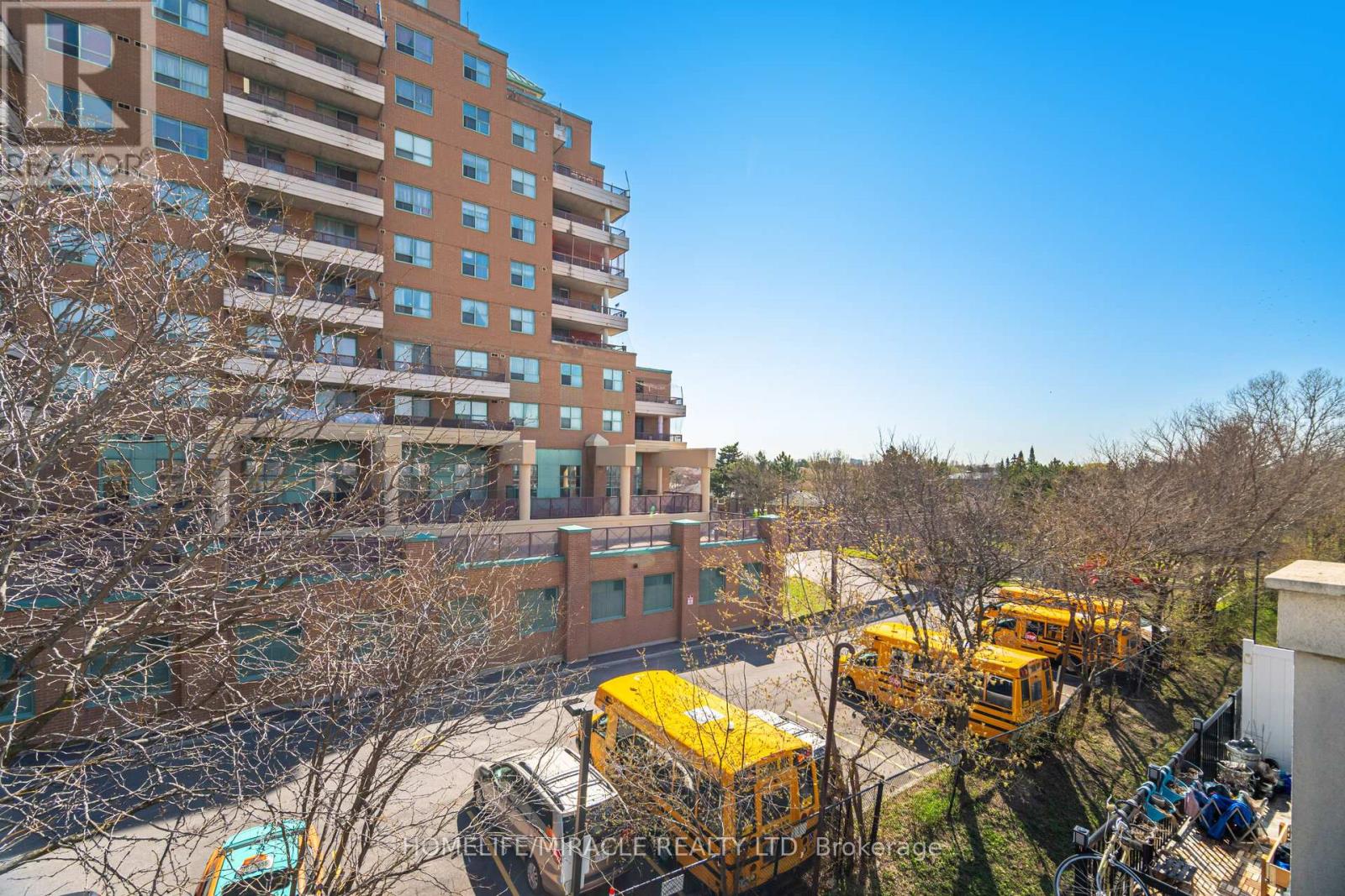 2002 - 3049 Finch Avenue W, Toronto, Ontario  M9M 0A5 - Photo 33 - W13138574