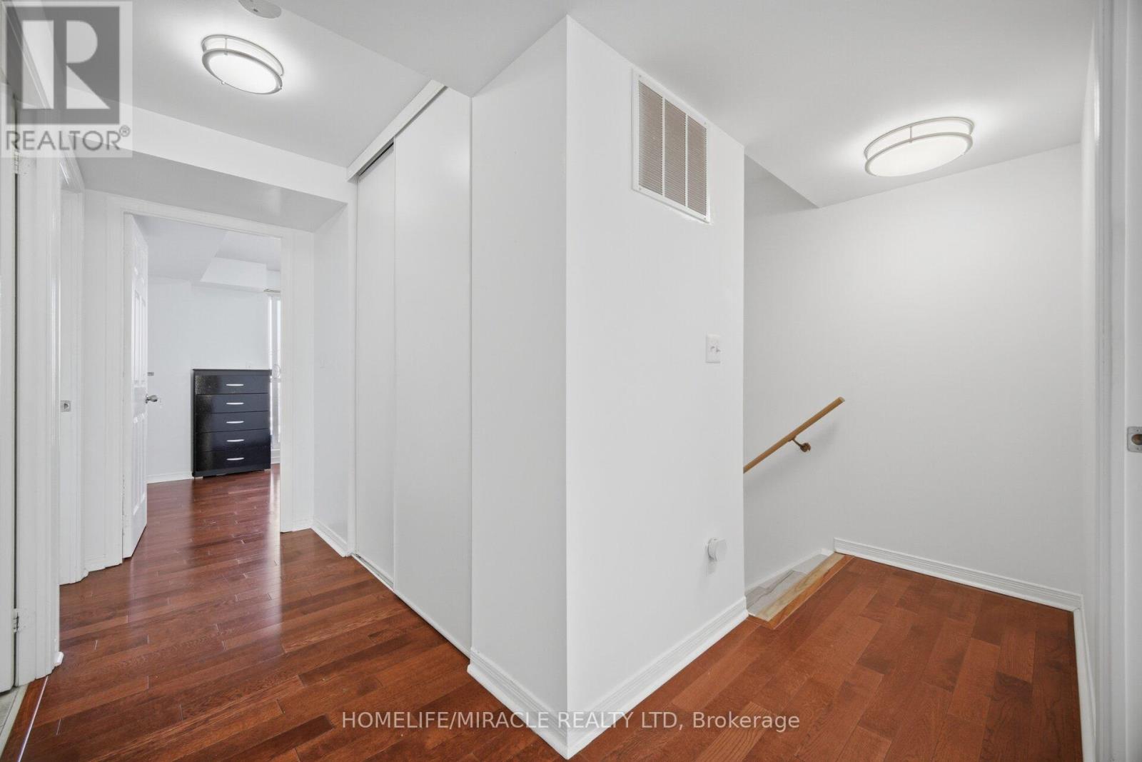 2002 - 3049 Finch Avenue W, Toronto, Ontario  M9M 0A5 - Photo 8 - W13138574