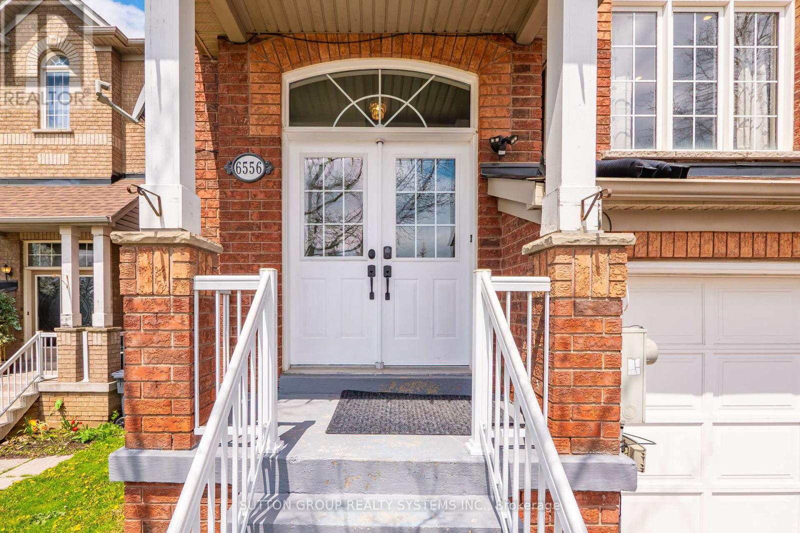 6556 Opera Glass Crescent S, Mississauga, Ontario  L5W 1S1 - Photo 3 - W13138616