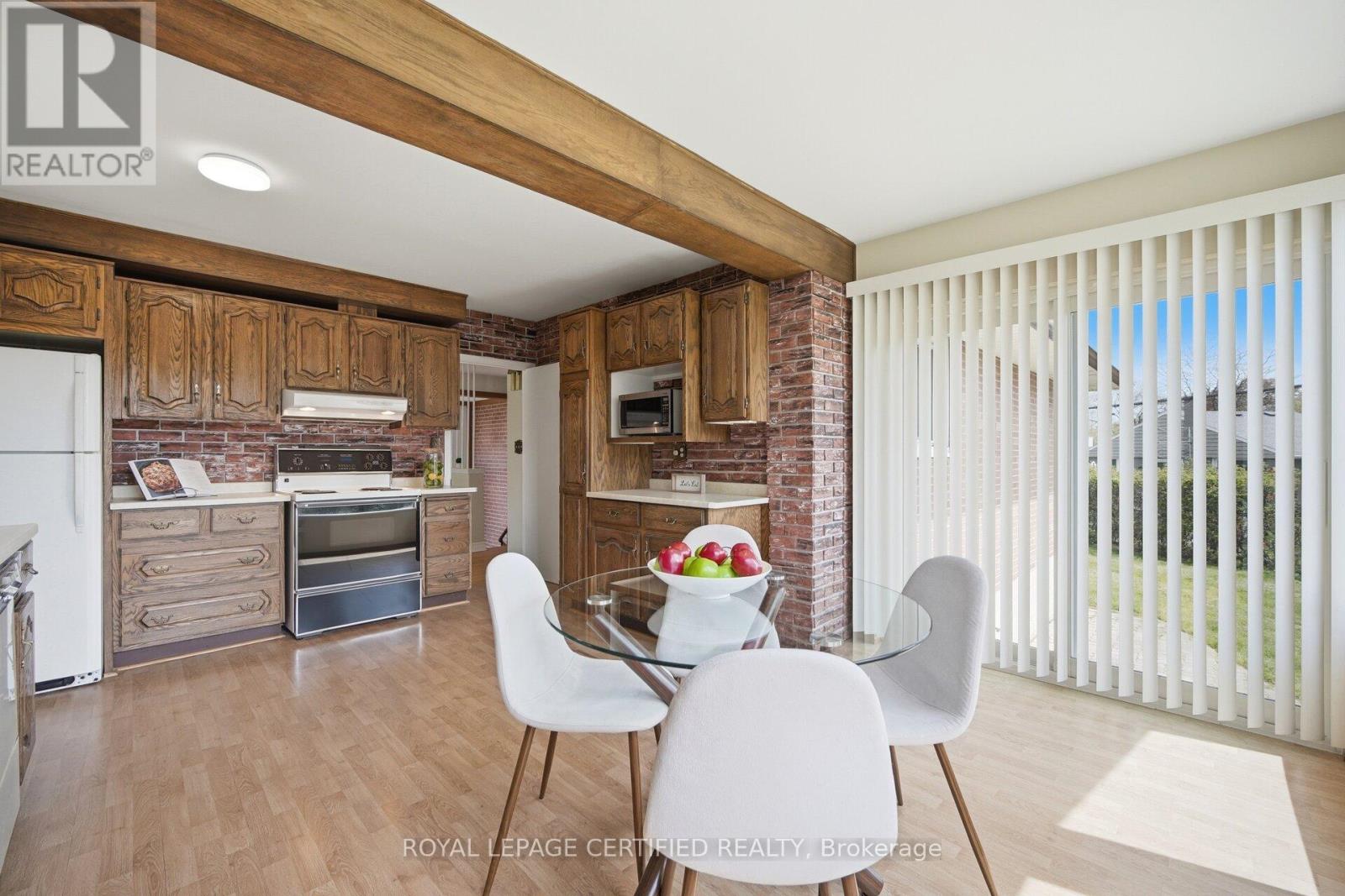 34 Warbeck Place, Toronto, Ontario  M9R 3C3 - Photo 15 - W13138628