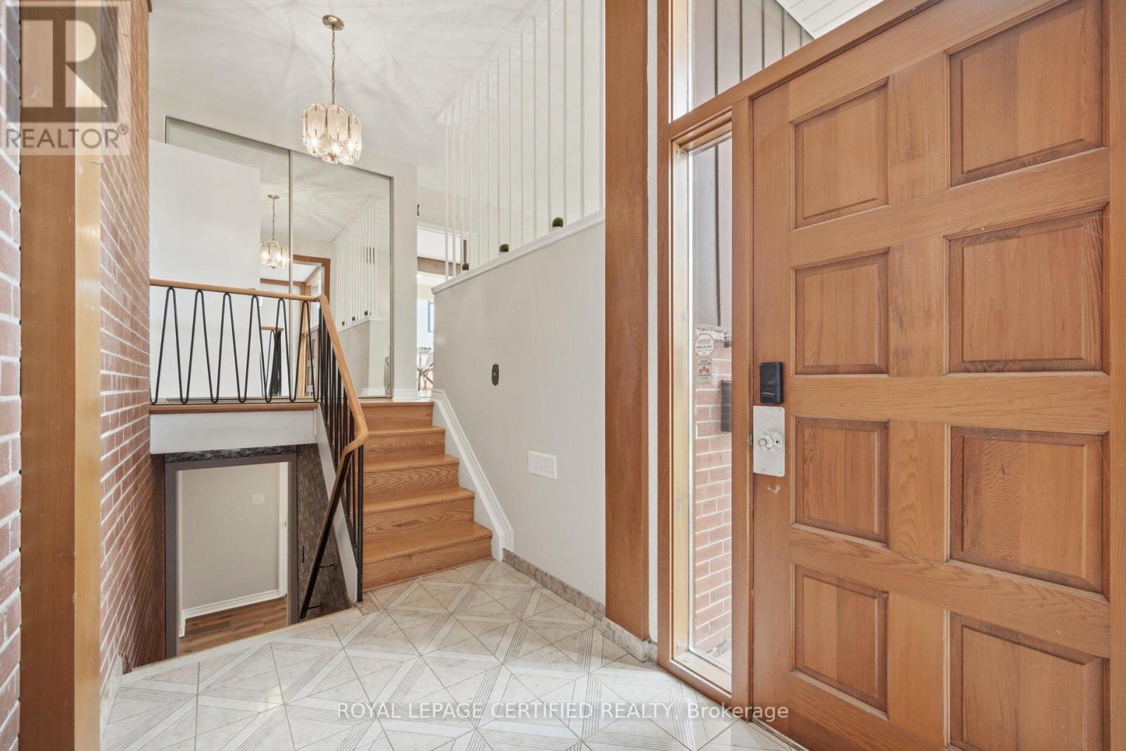 34 Warbeck Place, Toronto, Ontario  M9R 3C3 - Photo 4 - W13138628