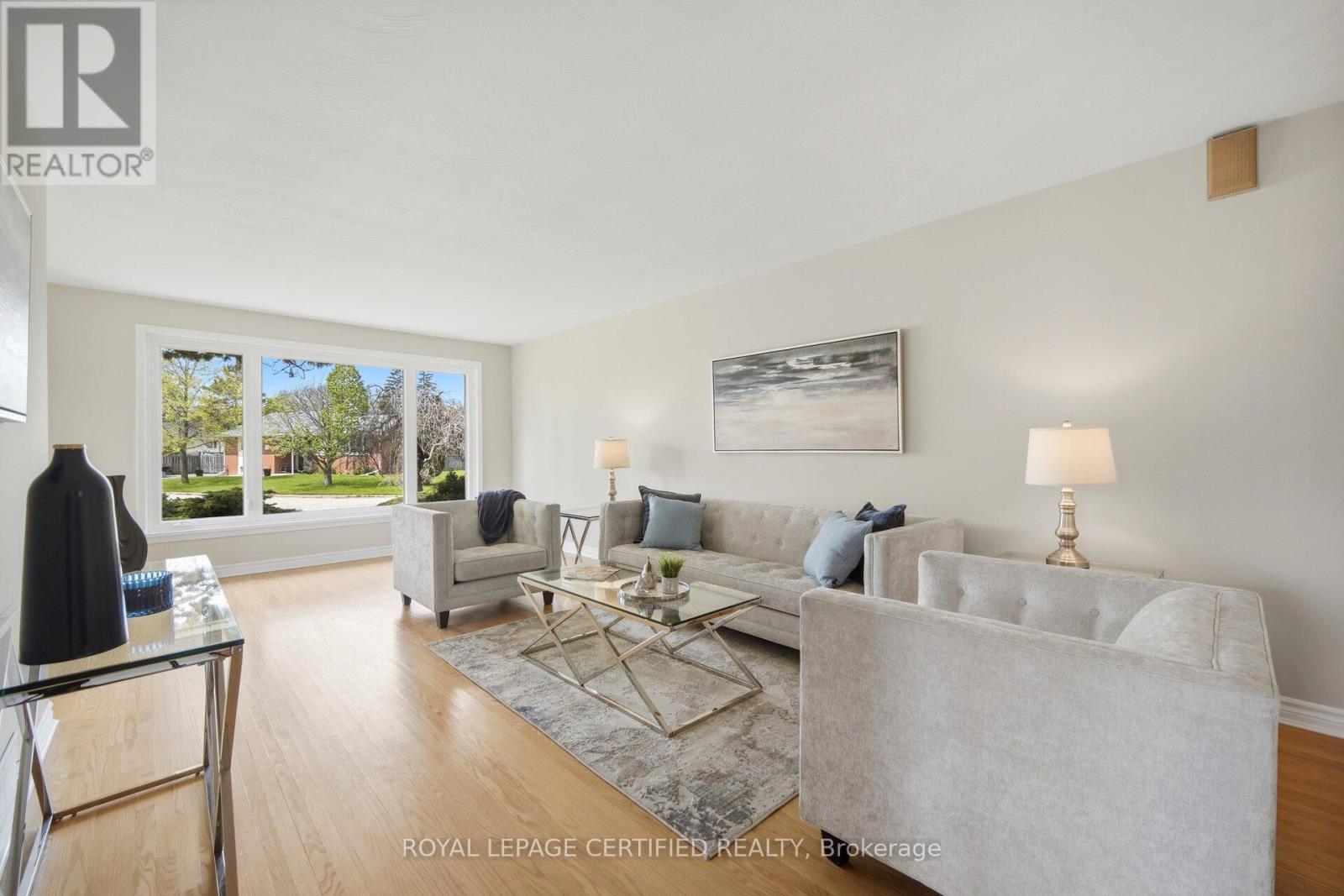 34 Warbeck Place, Toronto, Ontario  M9R 3C3 - Photo 5 - W13138628