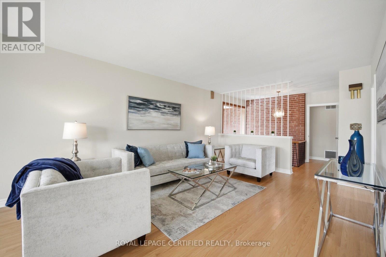 34 Warbeck Place, Toronto, Ontario  M9R 3C3 - Photo 6 - W13138628