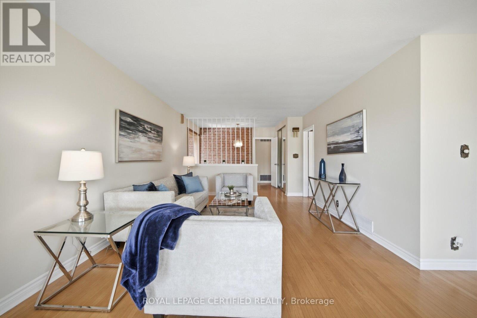 34 Warbeck Place, Toronto, Ontario  M9R 3C3 - Photo 7 - W13138628