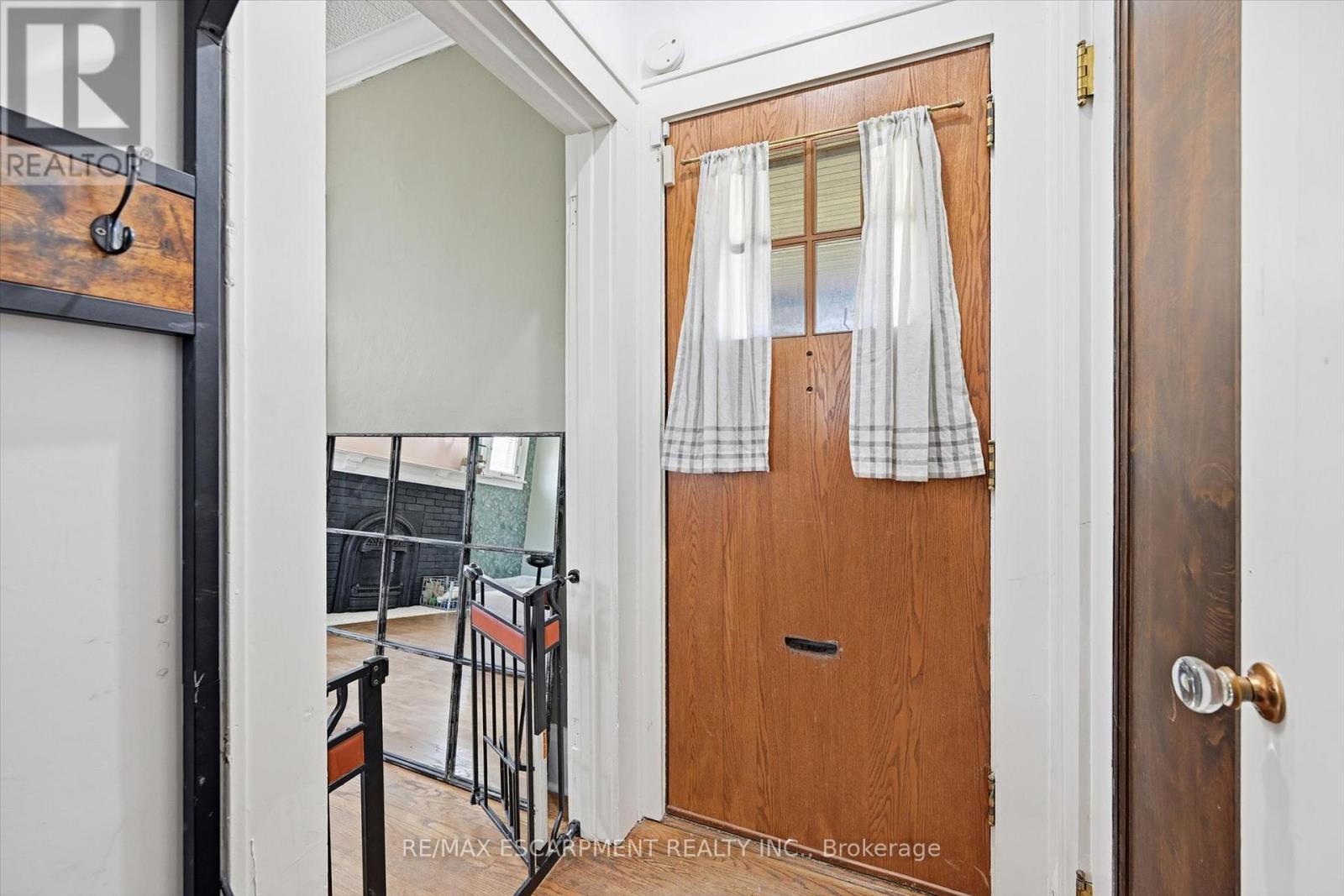 392 Queenston Street, St. Catharines, Ontario  L2P 2X9 - Photo 6 - X13138566
