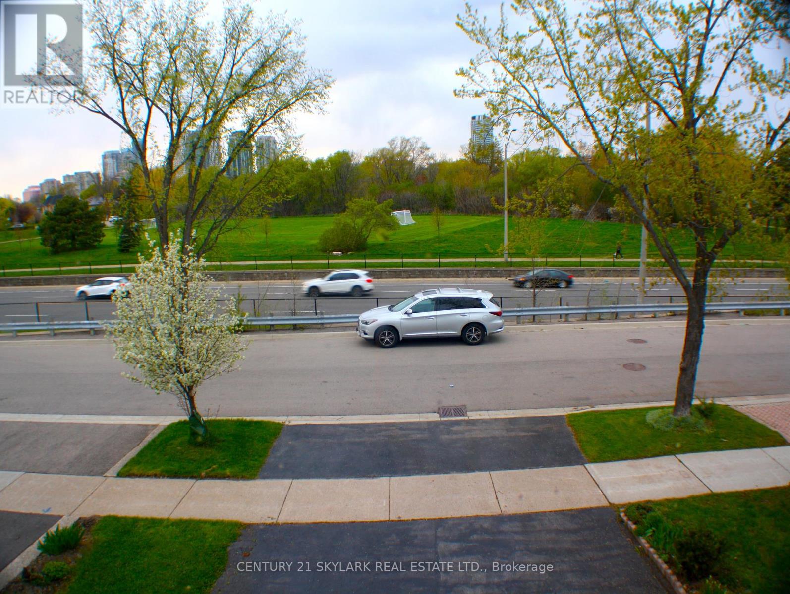 173 Lech Walesa Drive, Mississauga, Ontario  L5B 3H1 - Photo 3 - W13117136