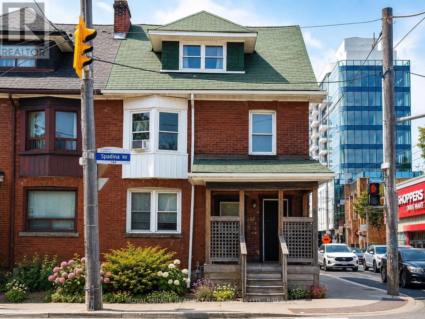 MAIN FLOOR - 186 SPADINA ROAD, Toronto, Ontario