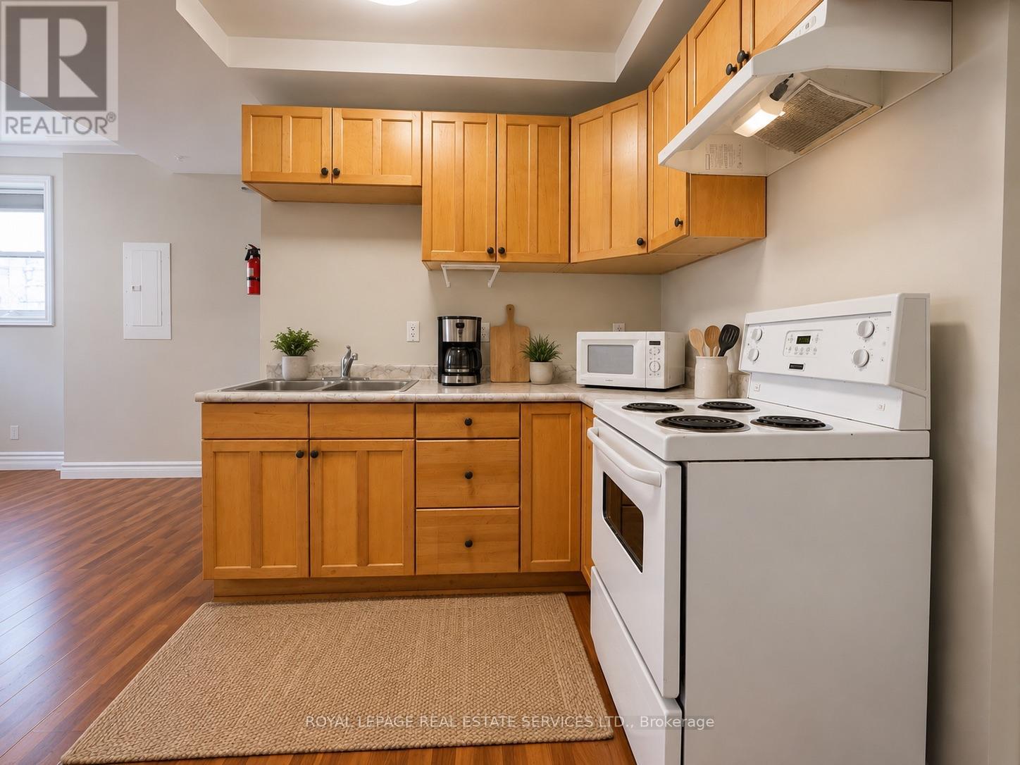 Main Floor - 186 Spadina Road, Toronto, Ontario  M5R 2T8 - Photo 10 - C13138658