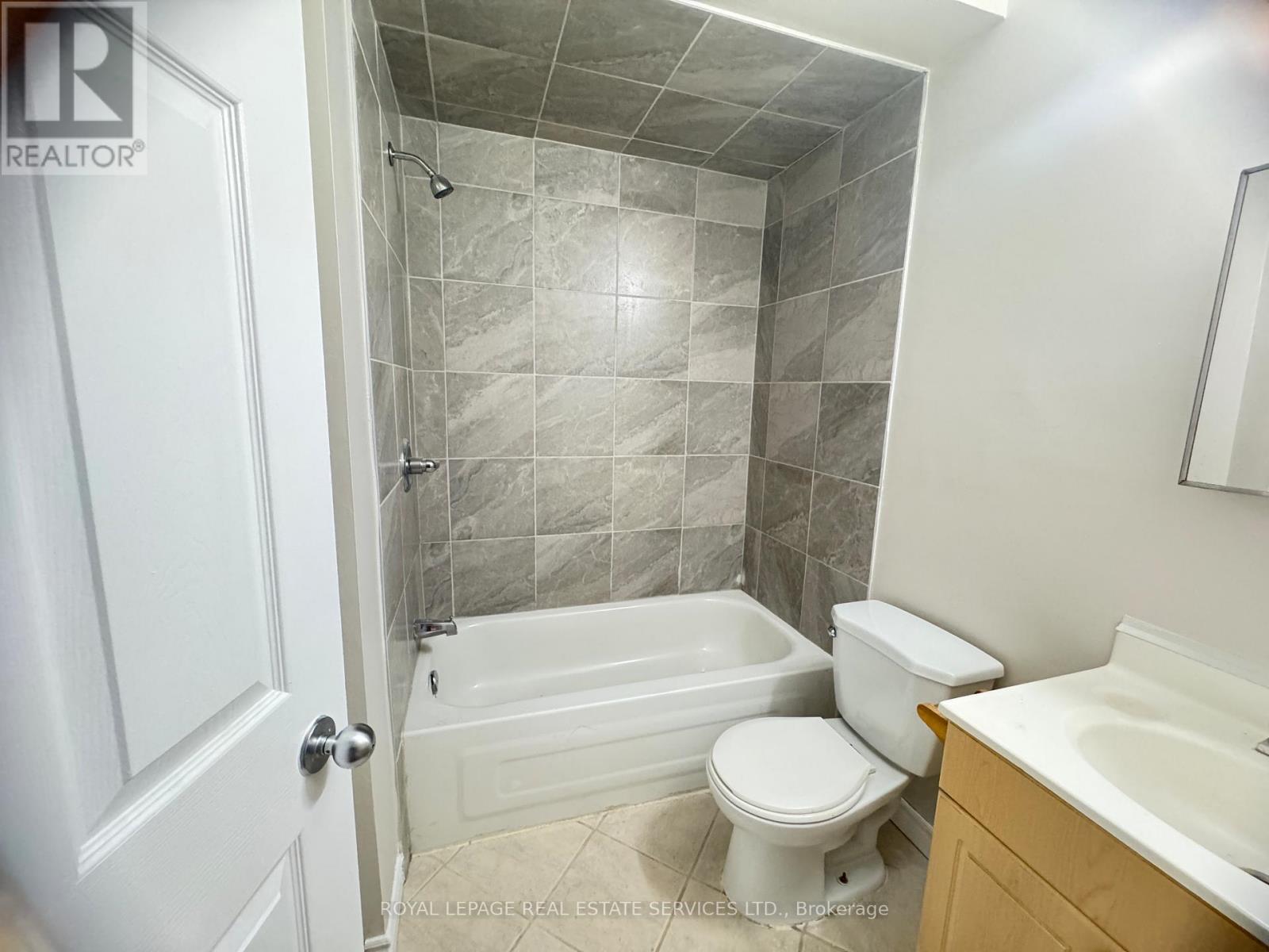 Main Floor - 186 Spadina Road, Toronto, Ontario  M5R 2T8 - Photo 23 - C13138658