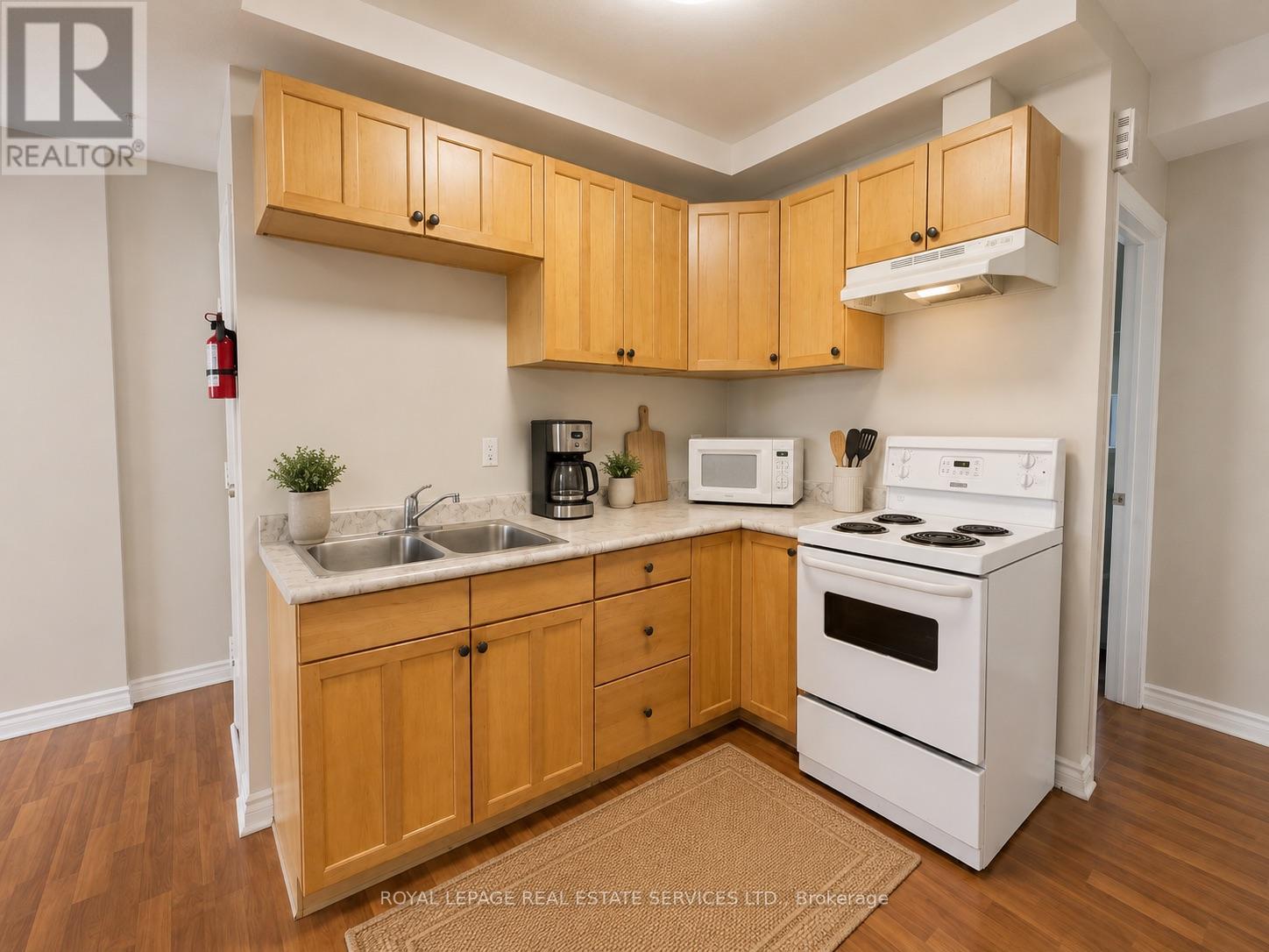 Main Floor - 186 Spadina Road, Toronto, Ontario  M5R 2T8 - Photo 8 - C13138658