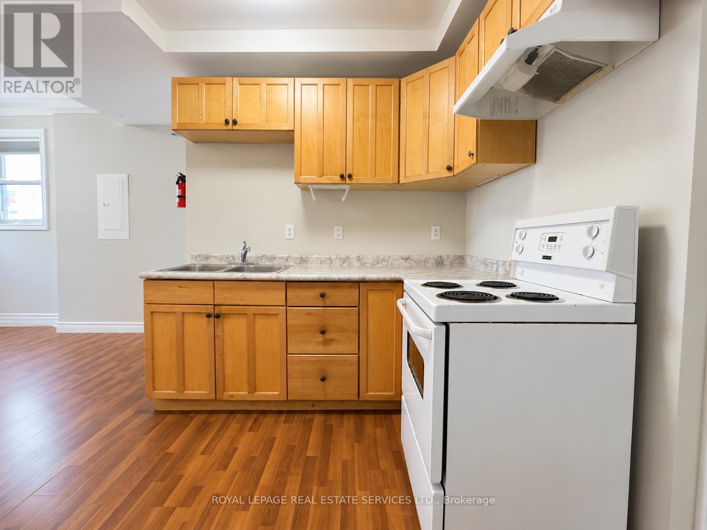Main Floor - 186 Spadina Road, Toronto, Ontario  M5R 2T8 - Photo 9 - C13138658