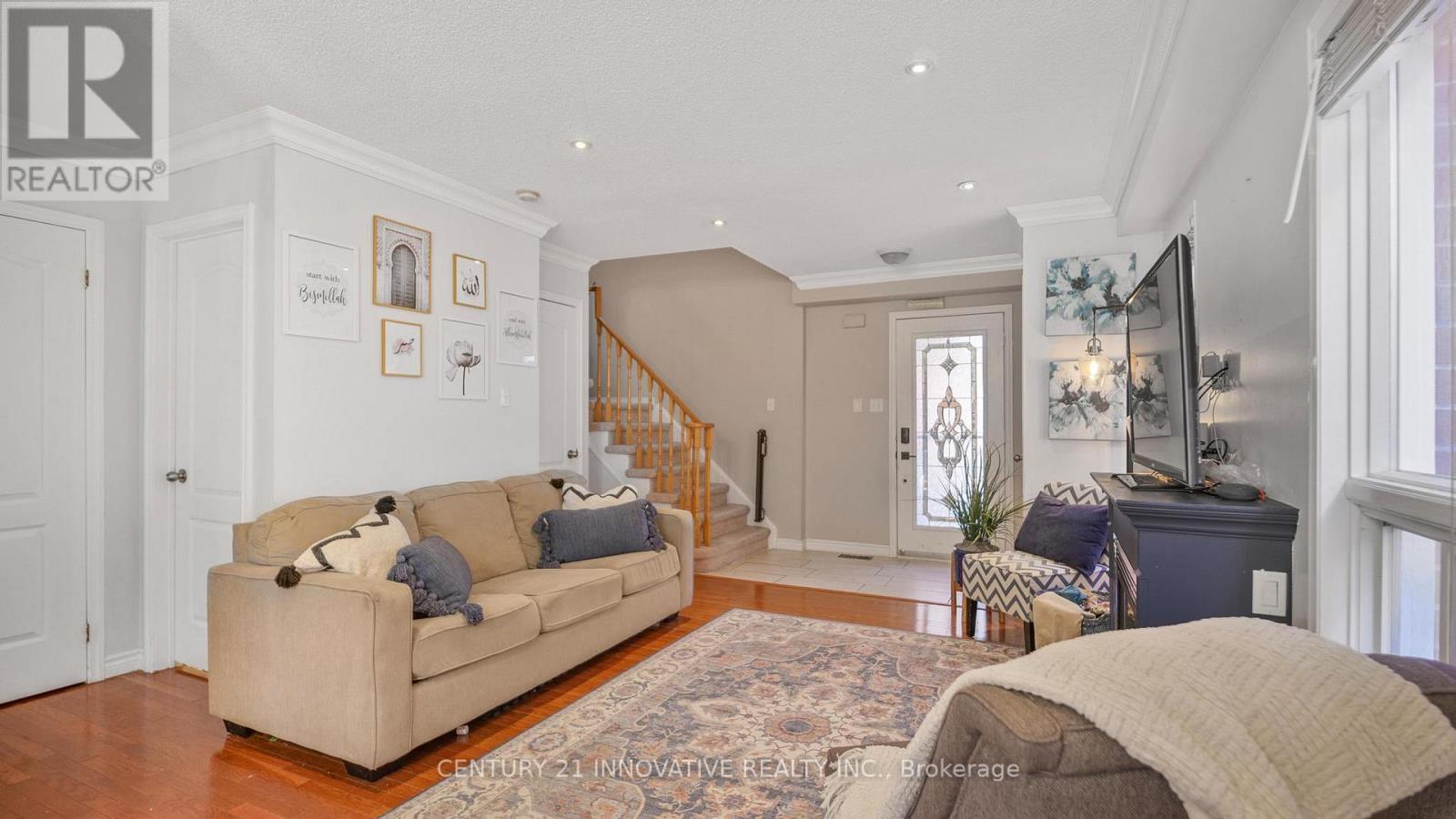 1730 Silver Maple Drive, Pickering, Ontario  L1V 6X9 - Photo 5 - E13138636