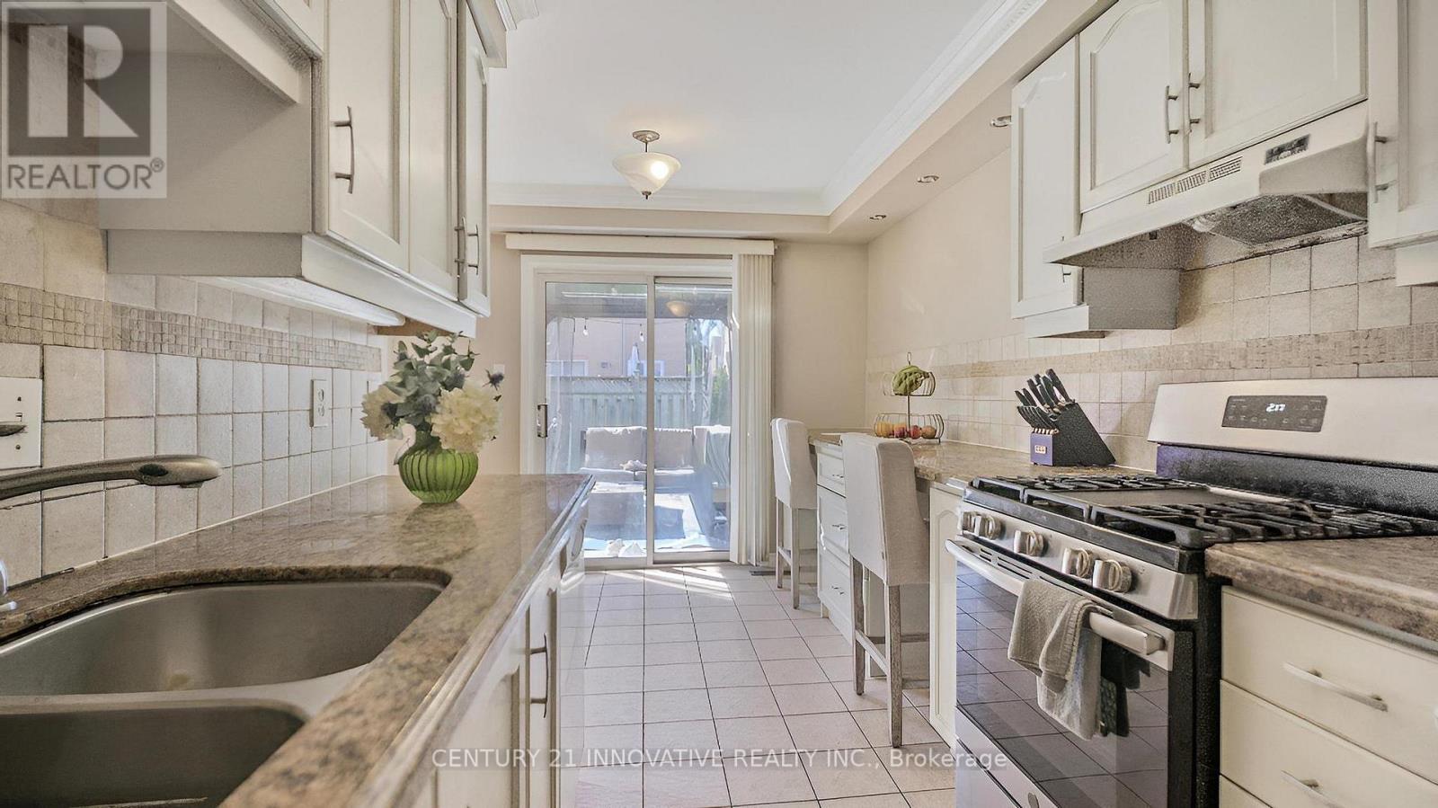 1730 Silver Maple Drive, Pickering, Ontario  L1V 6X9 - Photo 8 - E13138636