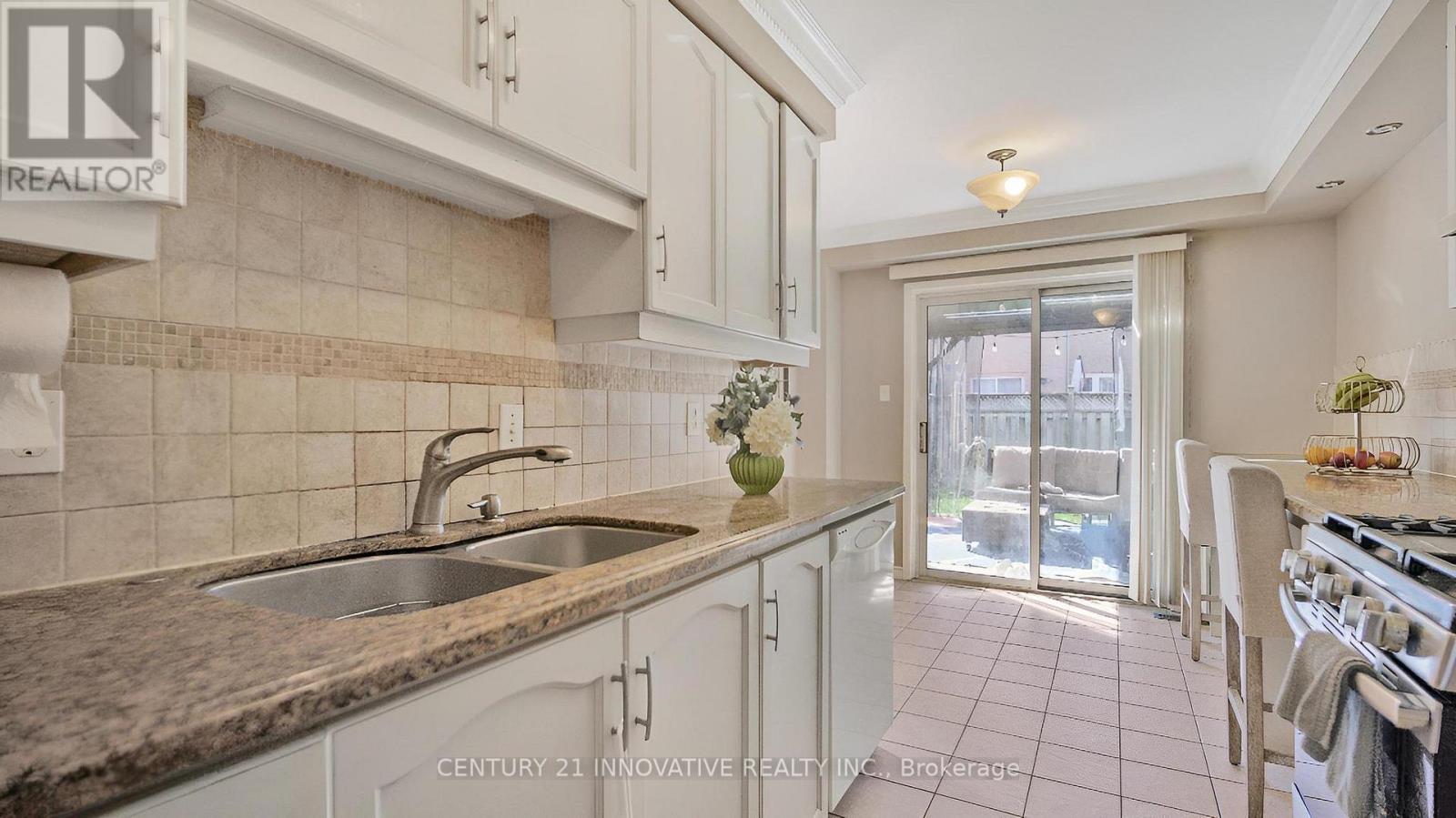 1730 Silver Maple Drive, Pickering, Ontario  L1V 6X9 - Photo 9 - E13138636