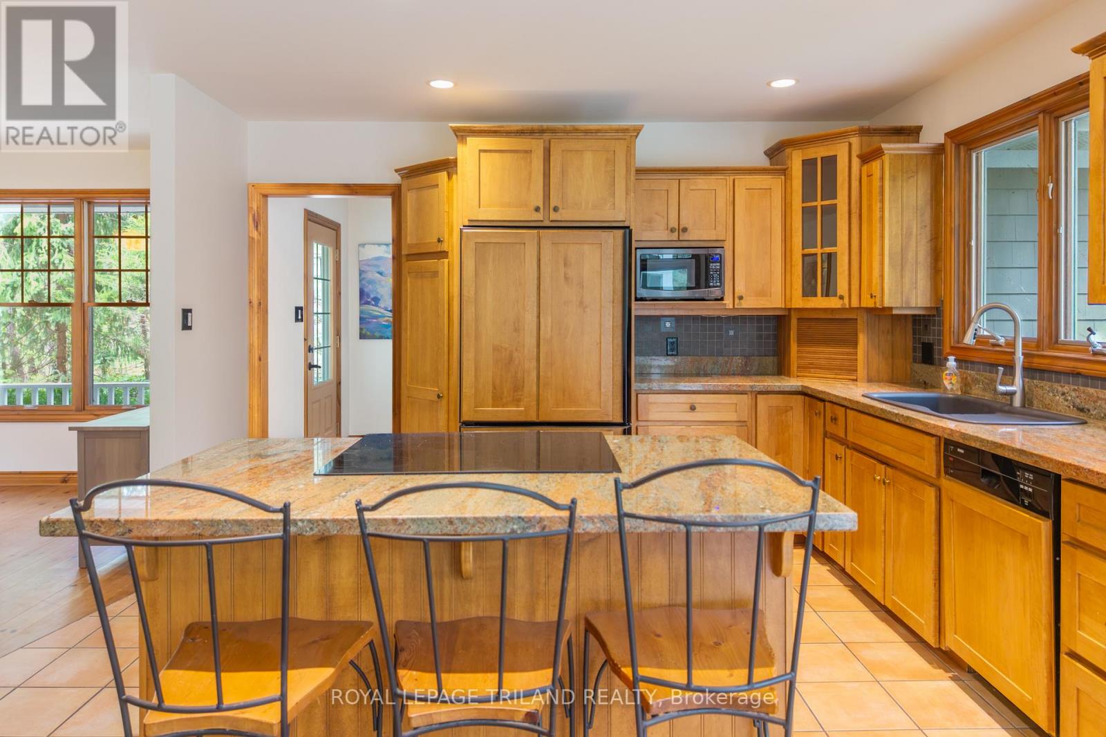 10221 Shoreline Drive, Lambton Shores, Ontario  N0M 1T0 - Photo 3 - X12858580