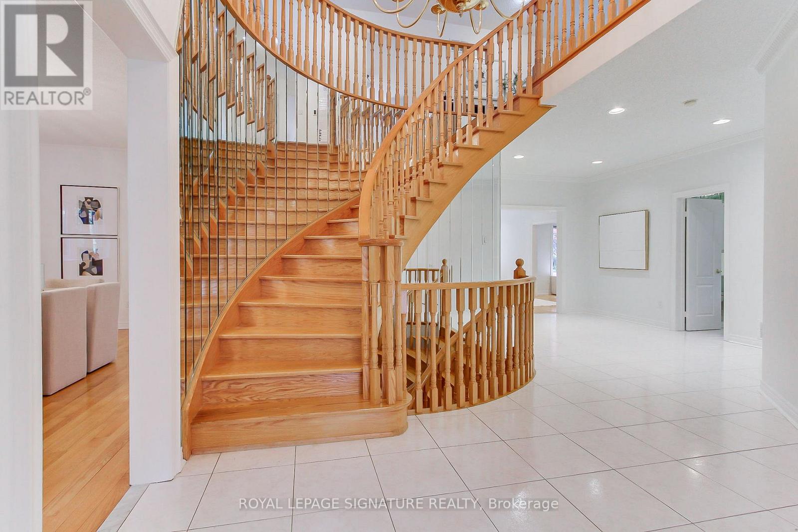 70 Graydon Crescent, Richmond Hill, Ontario  L4B 3W7 - Photo 3 - N13138662