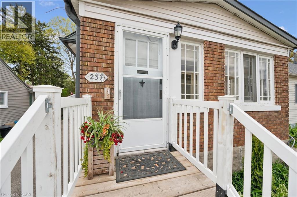 237 S Borden Avenue S, Kitchener, Ontario  N2G 3S1 - Photo 4 - 40830600