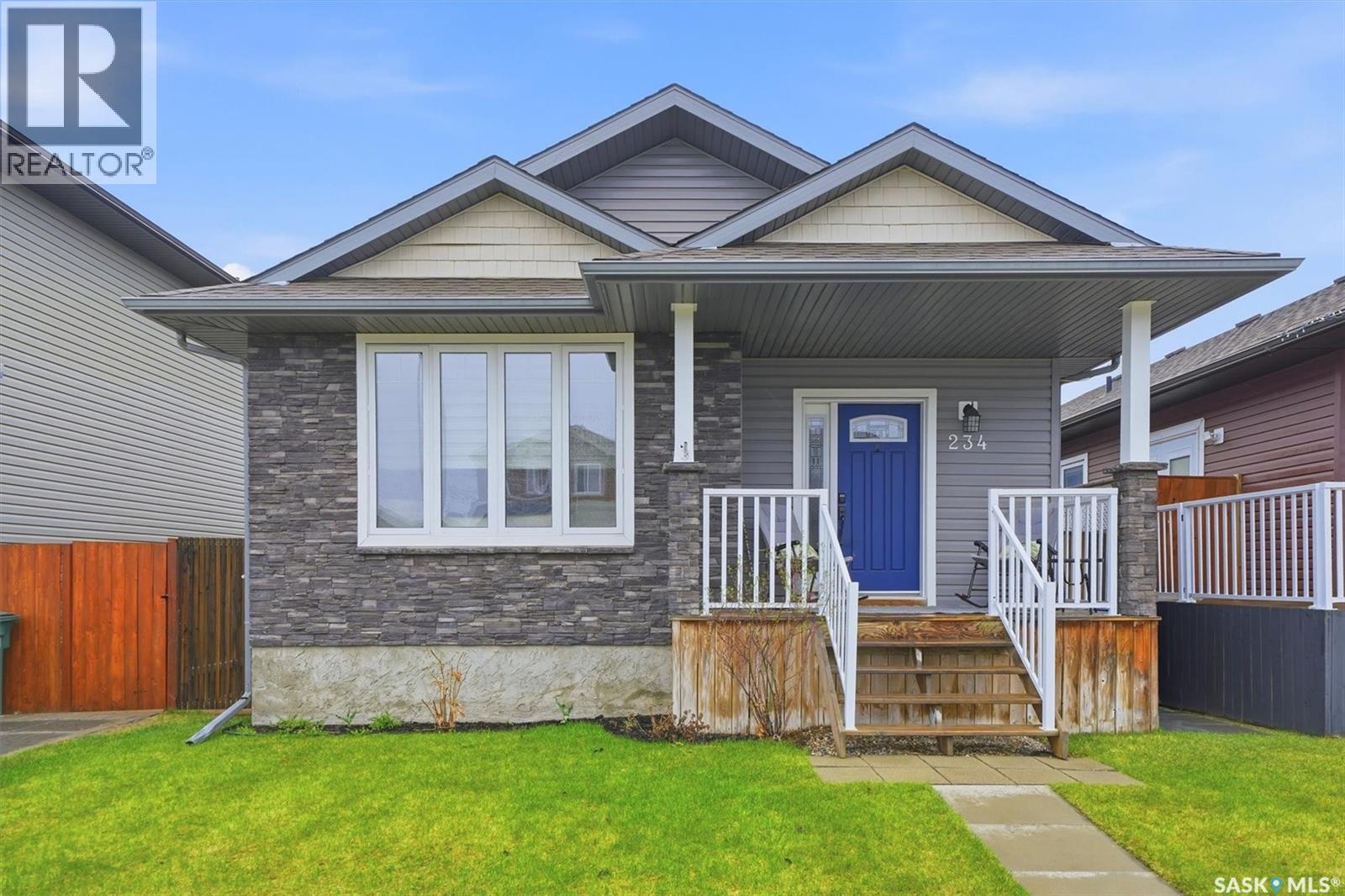 234 Klassen Crescent, Saskatoon, Saskatchewan  S7R 0E9 - Photo 1 - SK036222