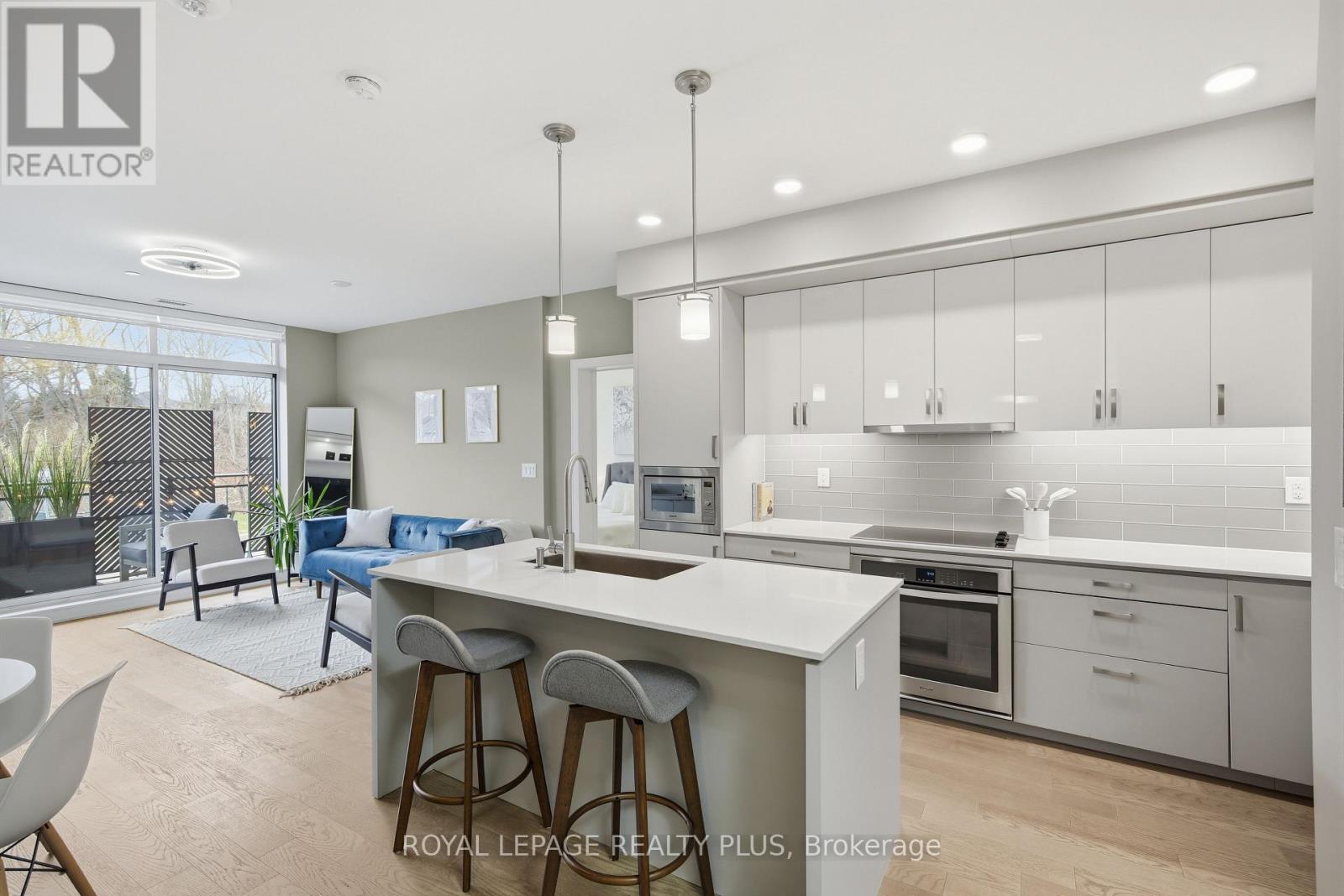 105 - 1575 Lakeshore Road W, Mississauga, Ontario  L5J 0B1 - Photo 4 - W13138634
