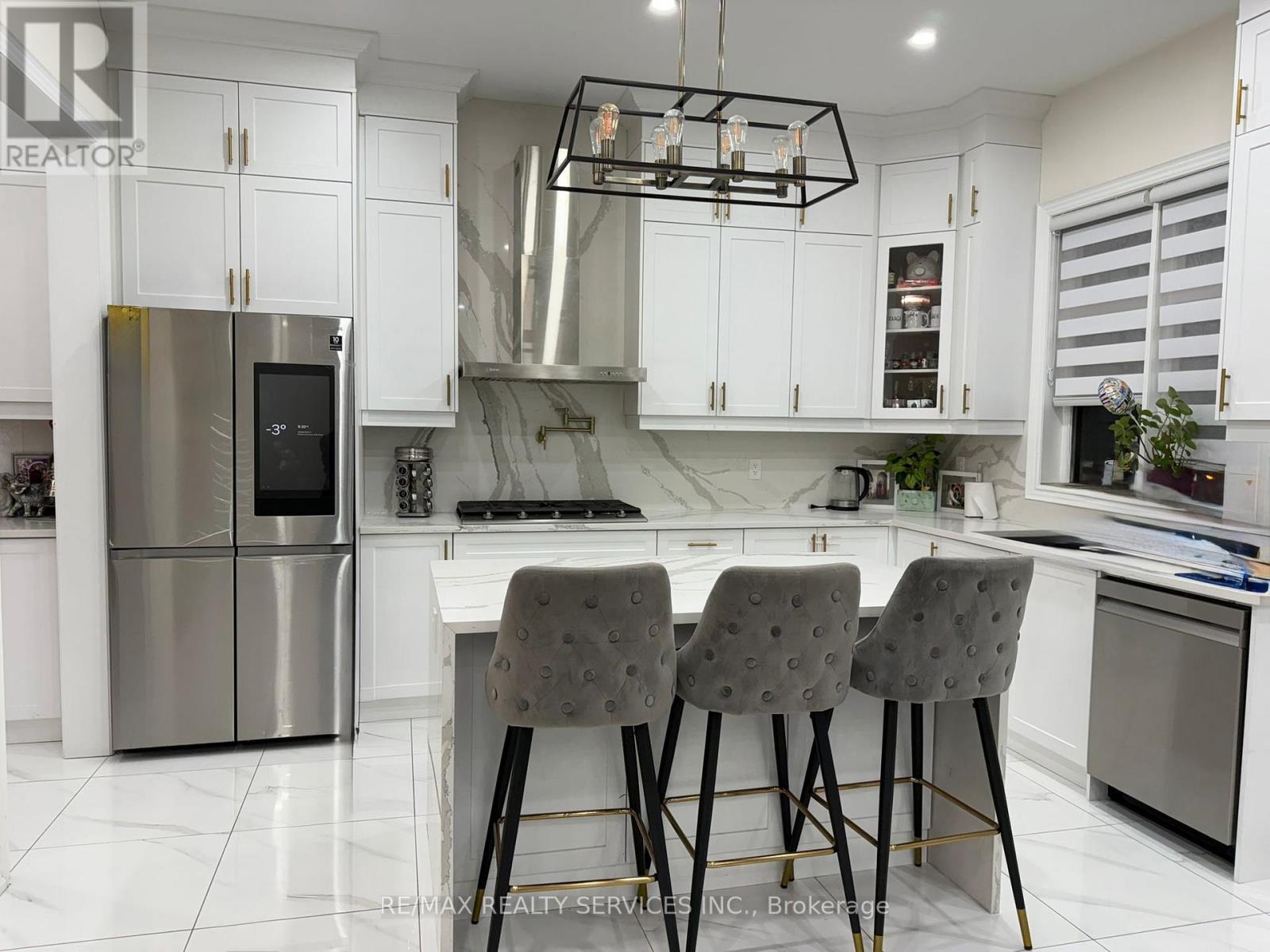 32 Midmorning Road, Brampton, Ontario  L6X 5R5 - Photo 6 - W13138652