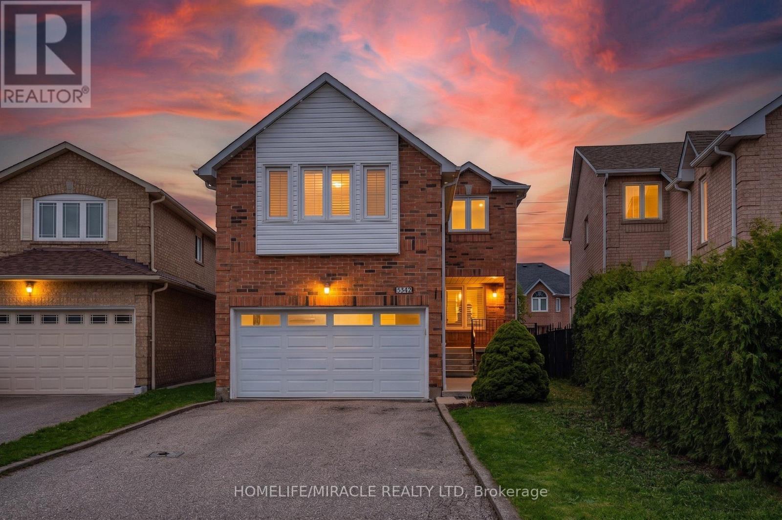 5342 Crane Court, Mississauga, Ontario  L5V 2C4 - Photo 2 - W13138660