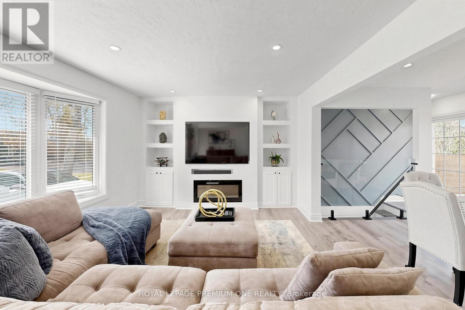 72 Thornton Avenue, Bradford West Gwillimbury, Ontario  L3Z 1N4 - Photo 4 - N13133118