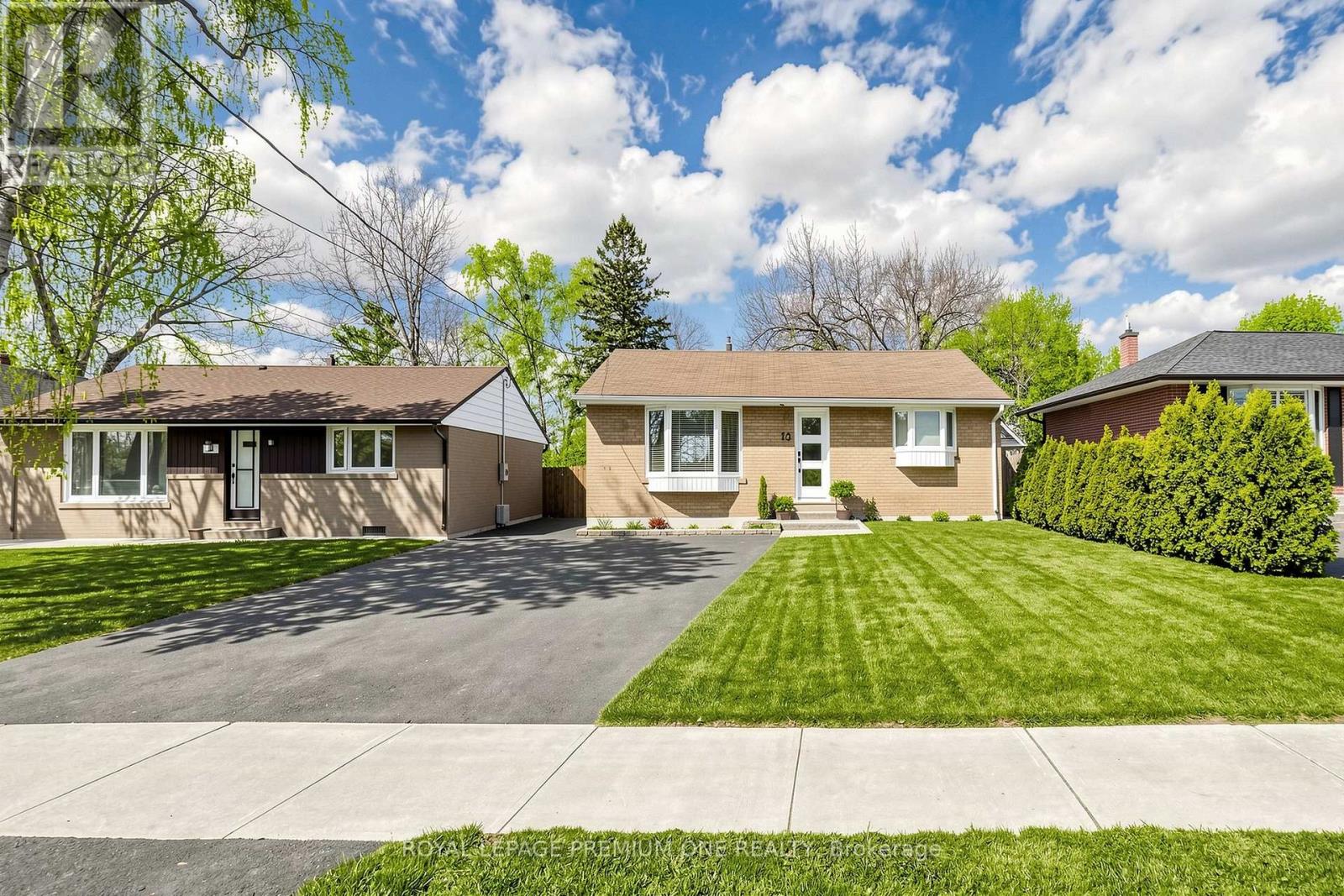 72 THORNTON AVENUE, Bradford West Gwillimbury, Ontario