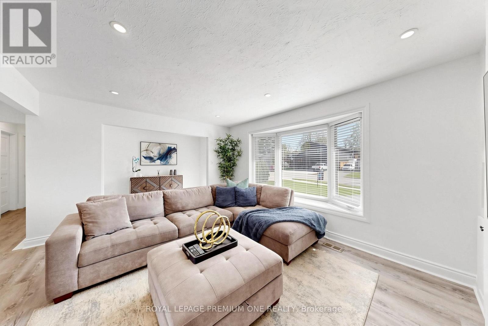 72 Thornton Avenue, Bradford West Gwillimbury, Ontario  L3Z 1N4 - Photo 6 - N13133118