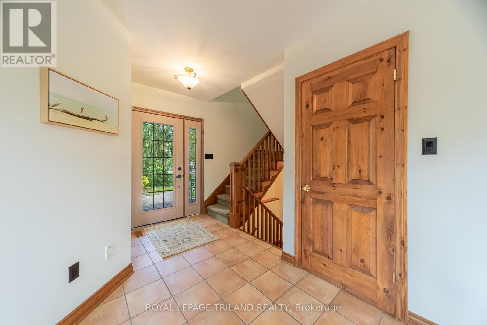 10221 Shoreline Drive, Lambton Shores, Ontario  N0M 1T0 - Photo 11 - X12858580