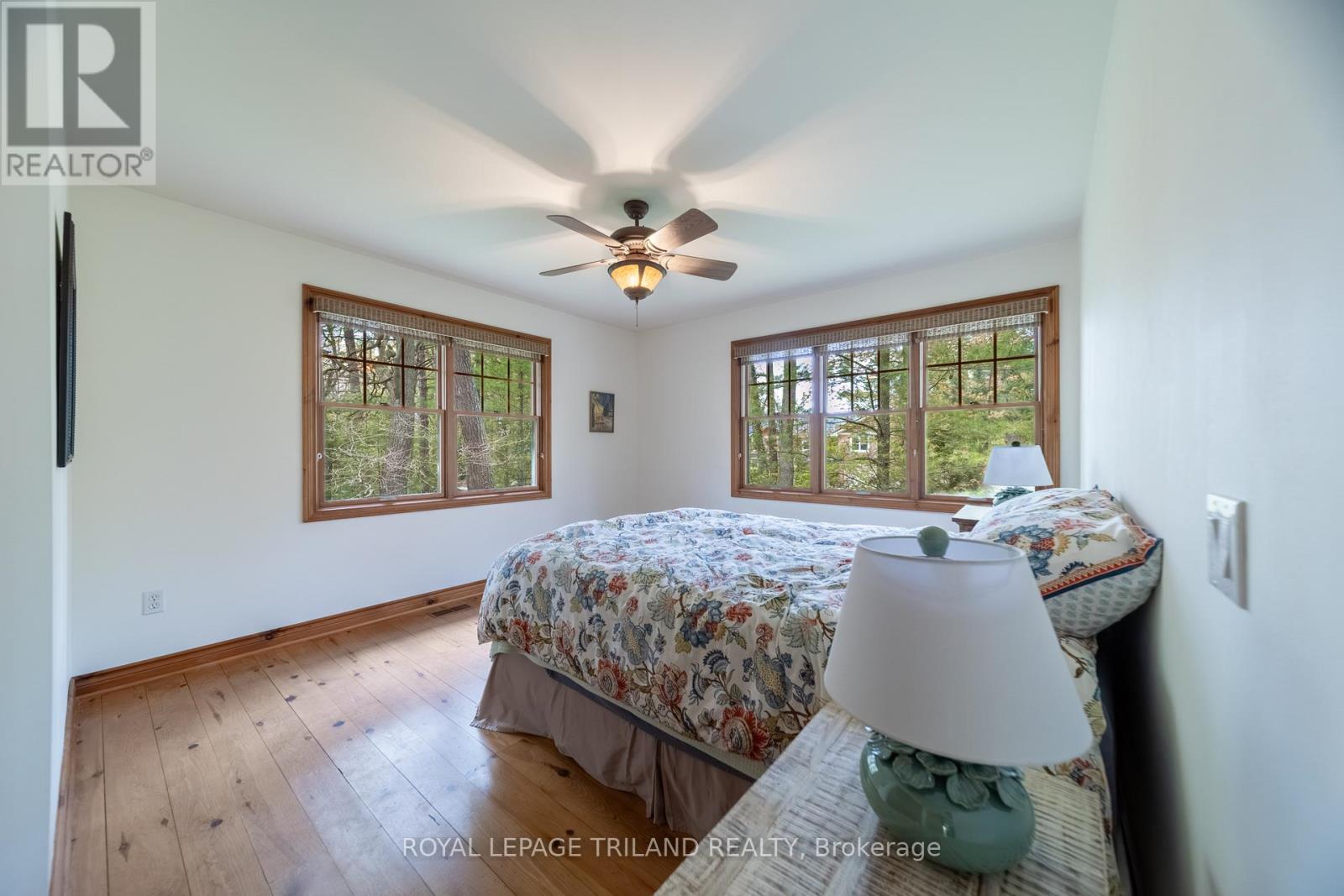 10221 Shoreline Drive, Lambton Shores, Ontario  N0M 1T0 - Photo 32 - X12858580