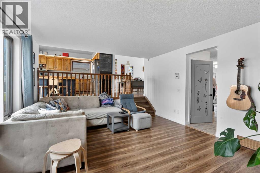 1328 48 Avenue NW, Calgary, Alberta  T2K 6B8 - Photo 7 - A2310680