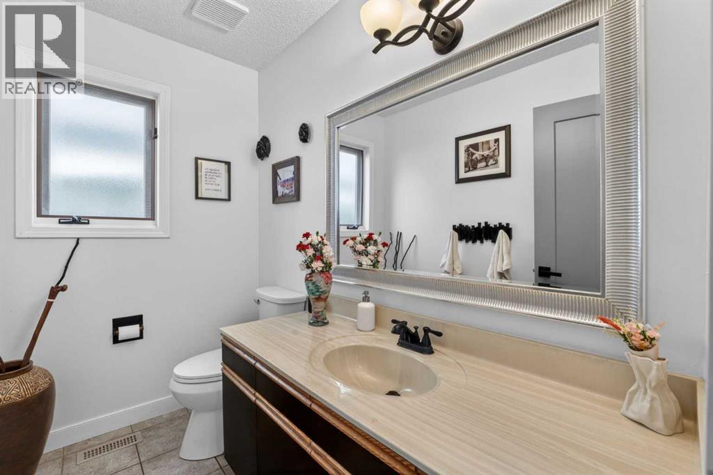 1328 48 Avenue NW, Calgary, Alberta  T2K 6B8 - Photo 15 - A2310680