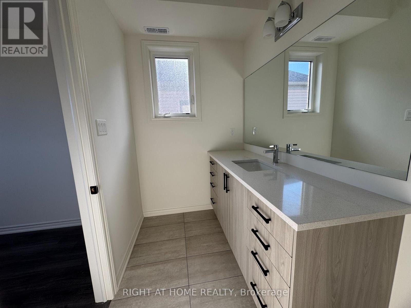 62 Debois St 2nd Unit Street, Kawartha Lakes, Ontario K9V 6A9 - Photo 33 - X13131504