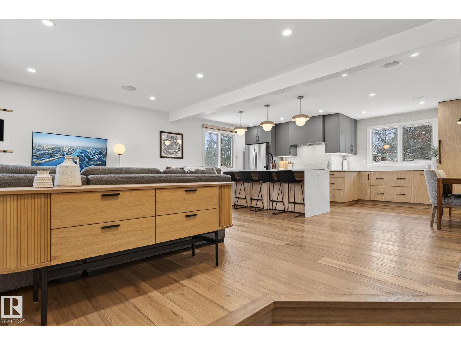 632 Wahstao Rd NW, Edmonton, Alberta  T5T 2Y4 - Photo 8 - E4477447