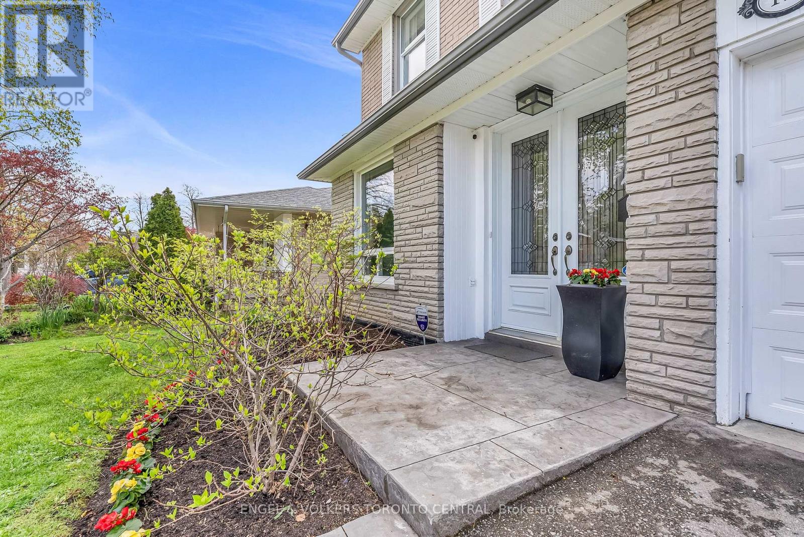 170 Fenn Avenue, Toronto, Ontario  M2P 1X9 - Photo 2 - C13138676