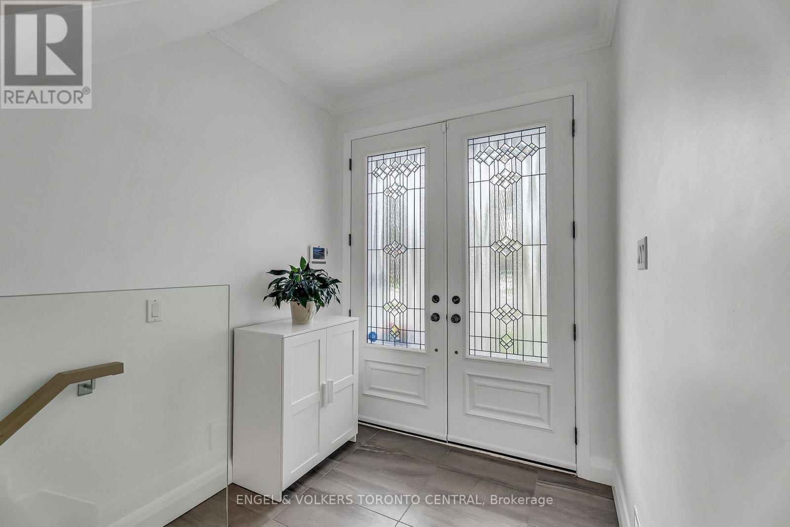 170 Fenn Avenue, Toronto, Ontario  M2P 1X9 - Photo 3 - C13138676