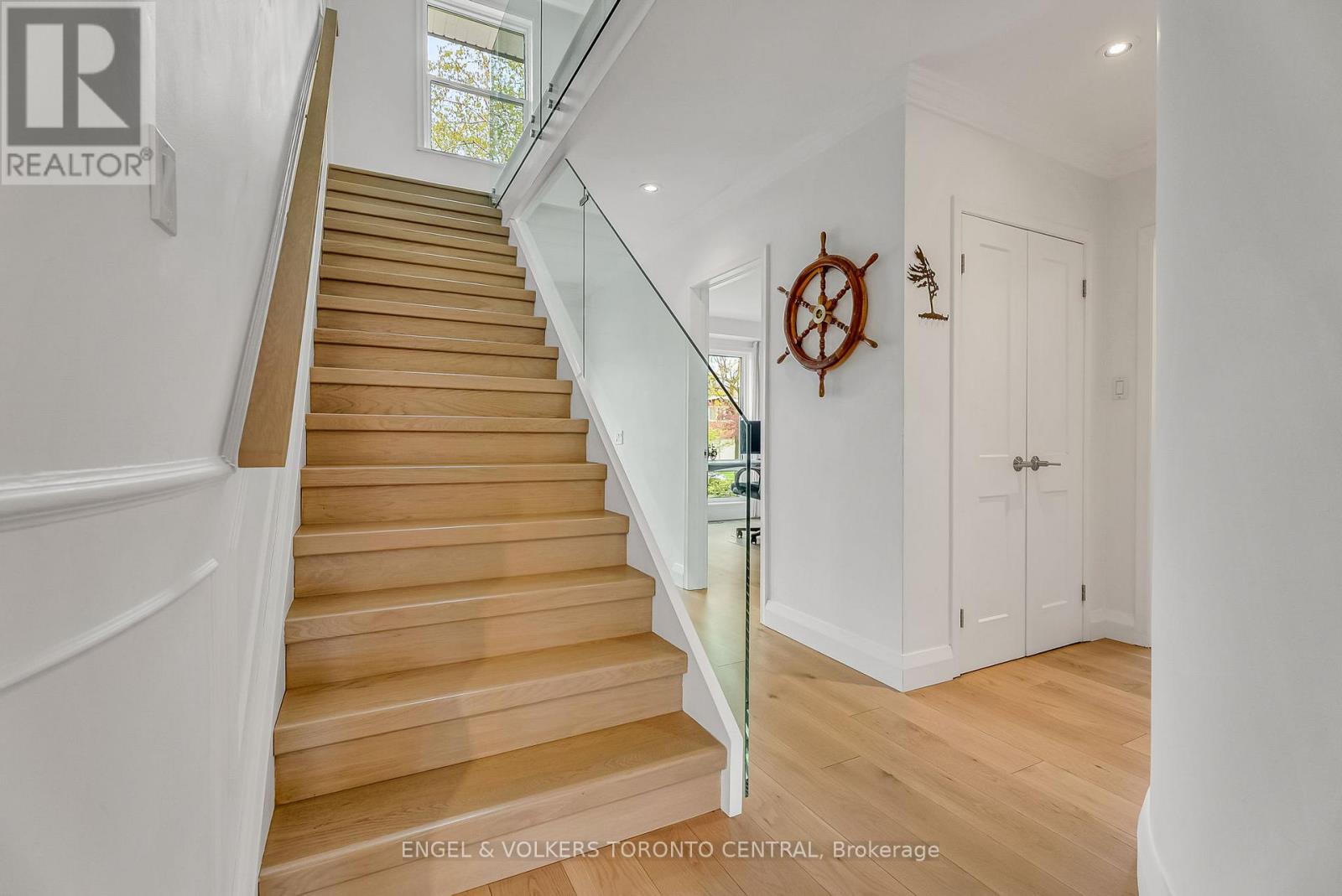 170 Fenn Avenue, Toronto, Ontario  M2P 1X9 - Photo 4 - C13138676