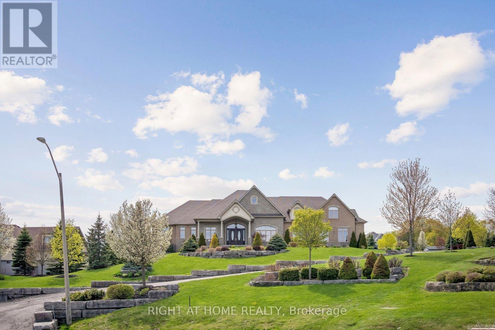 18 BICE COURT, Clarington, Ontario