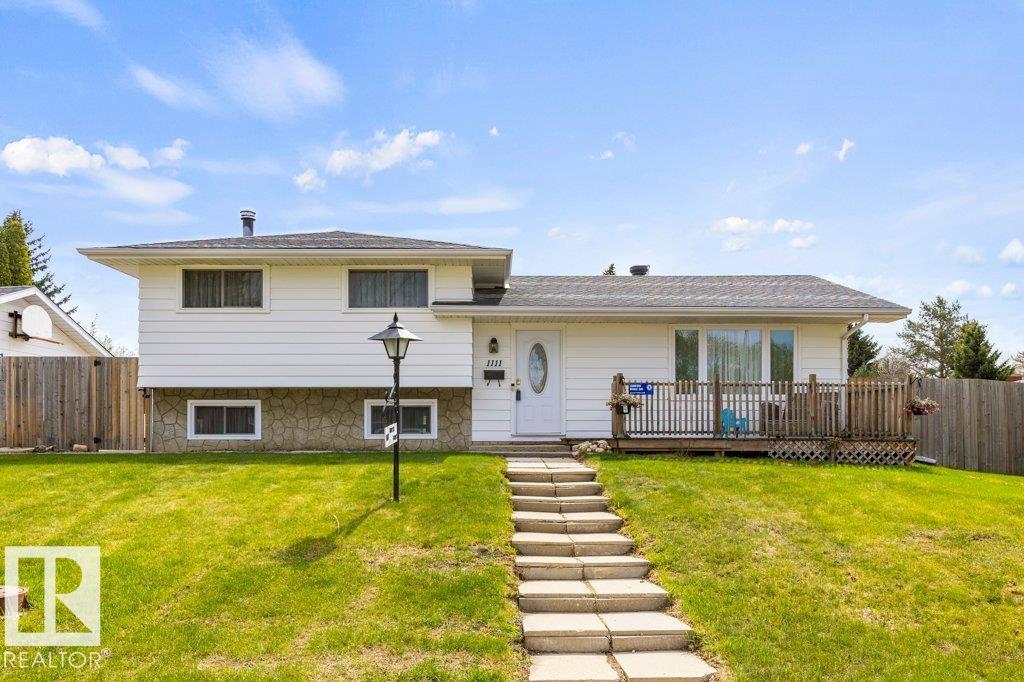 1111 MOYER DR, sherwood park, Alberta