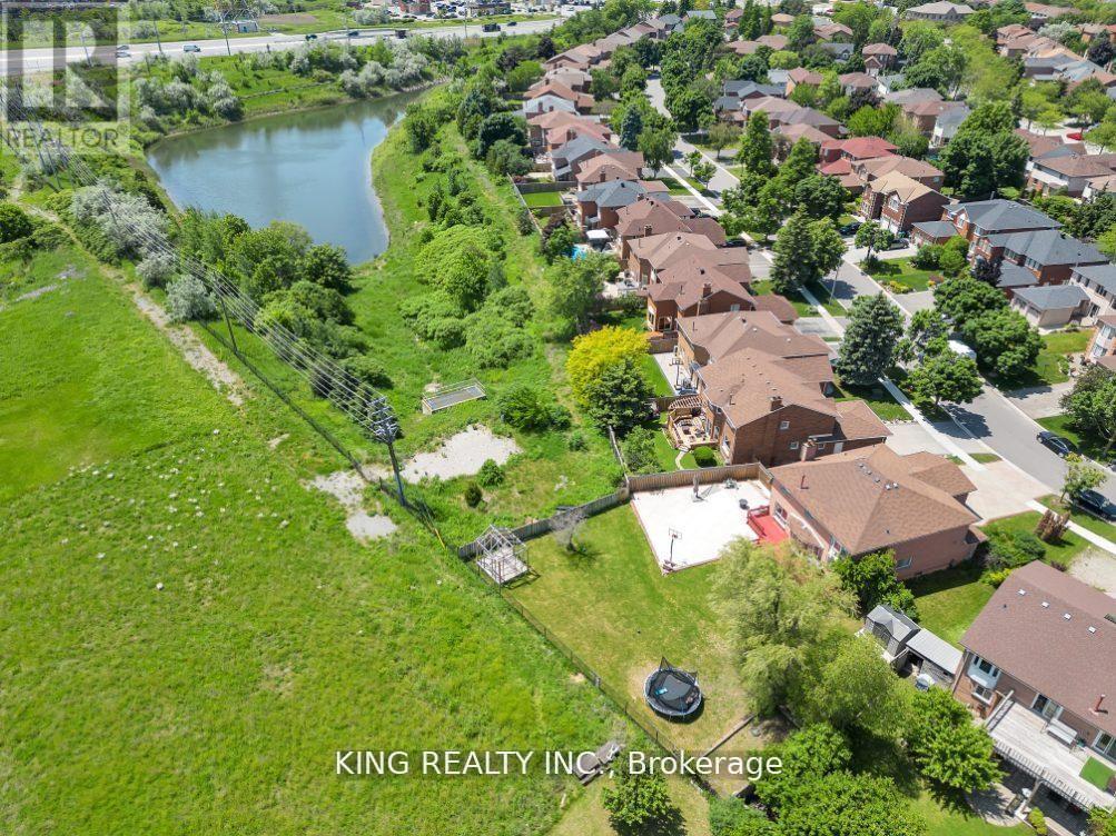 2606 Ambercroft Trail, Mississauga, Ontario  L5M 4K3 - Photo 4 - W13138678