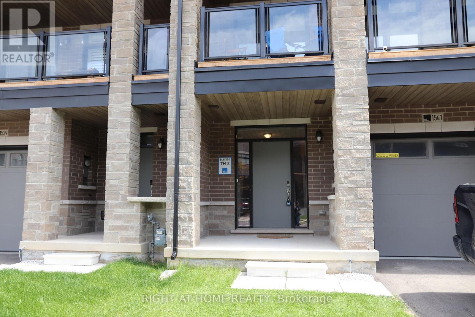 1541 Hilson Heights, Milton, Ontario  L9E 1V5 - Photo 3 - W13138714