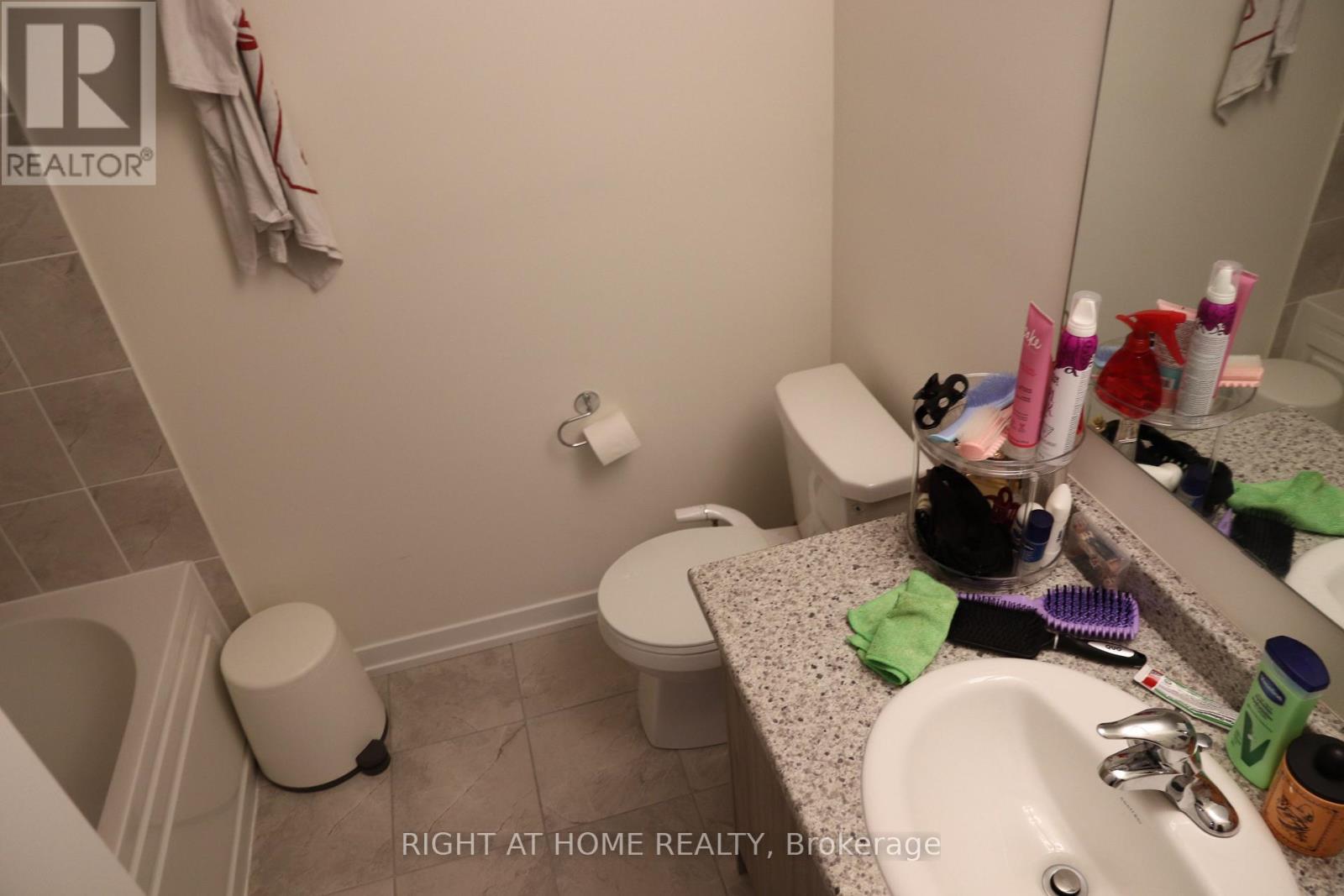 1541 Hilson Heights, Milton, Ontario  L9E 1V5 - Photo 38 - W13138714