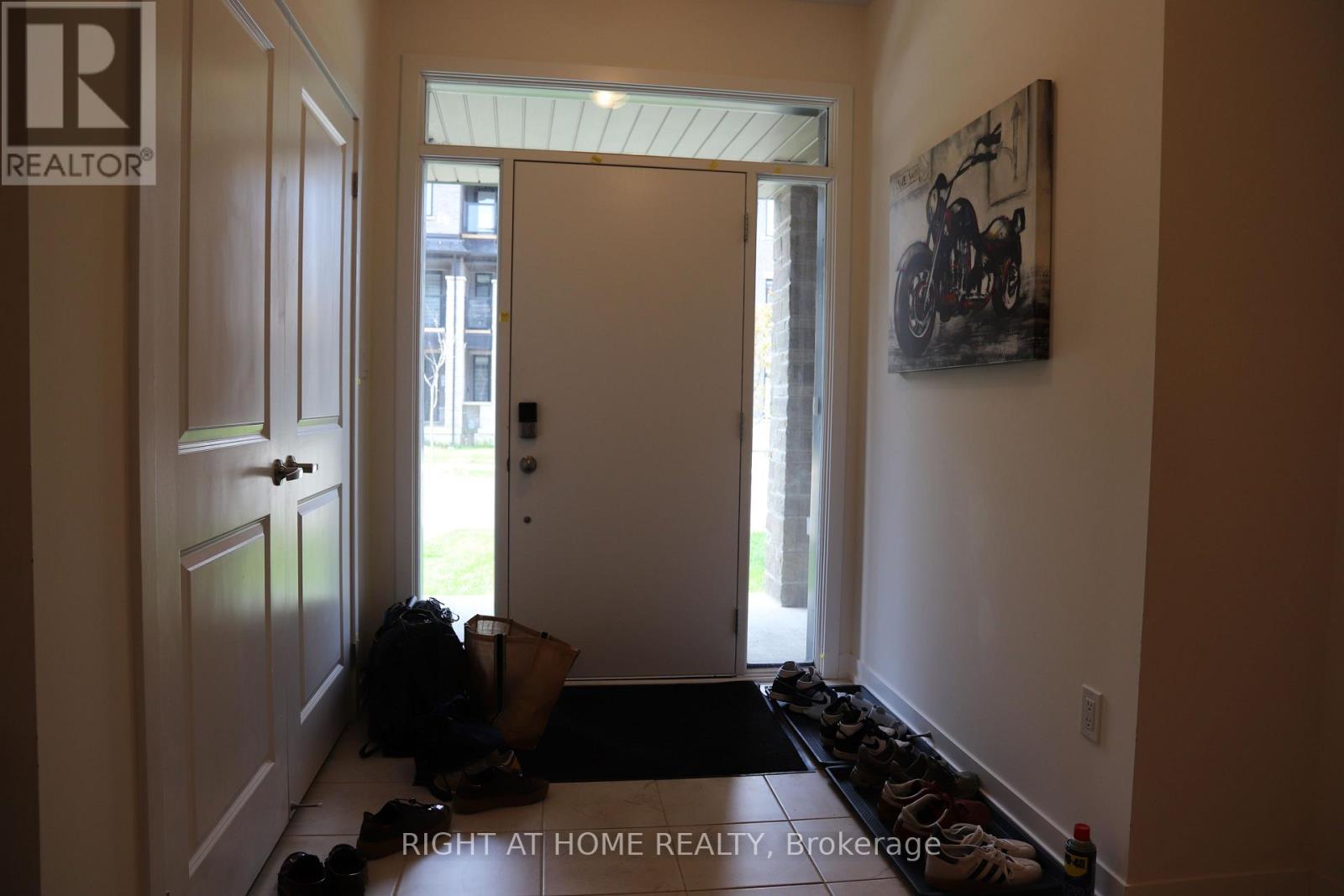 1541 Hilson Heights, Milton, Ontario  L9E 1V5 - Photo 5 - W13138714