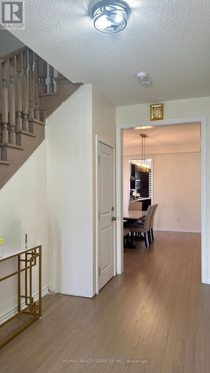 37 Bavenden Crescent, Brampton, Ontario  L6X 5S4 - Photo 2 - W13138730