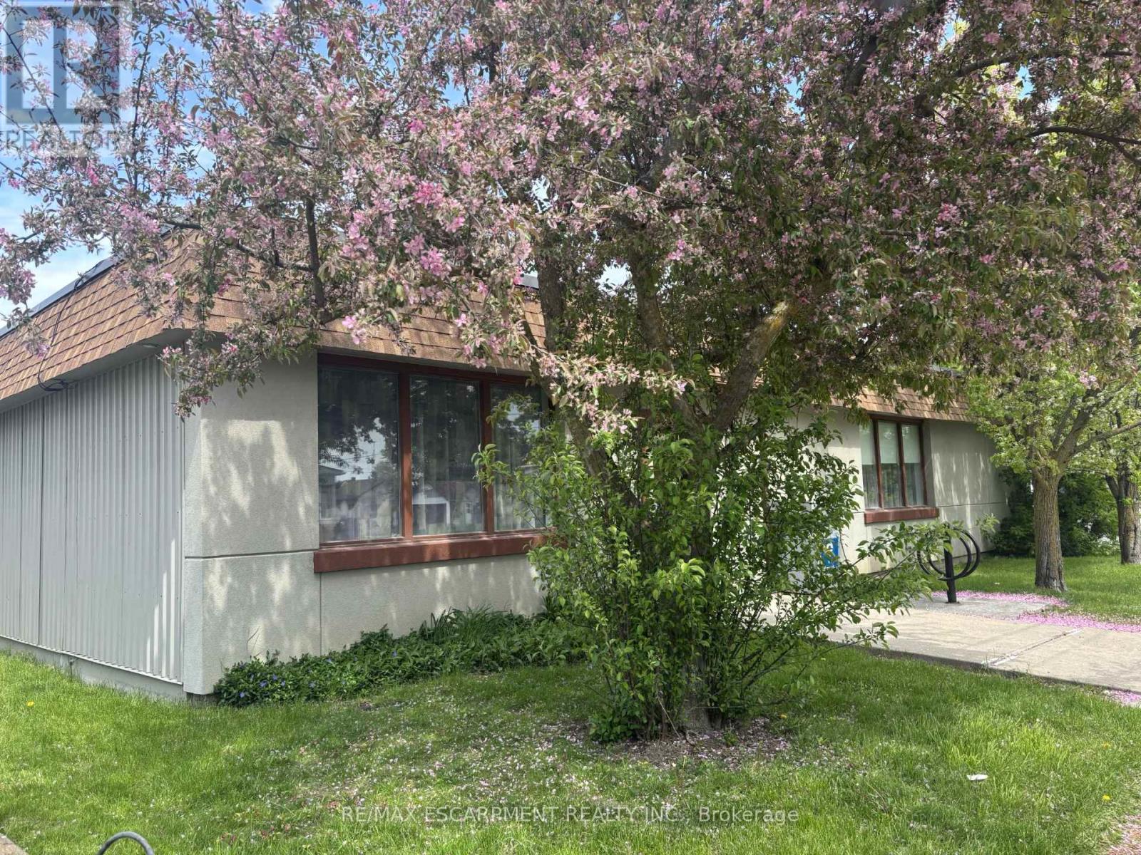 13 Alma Street N, Haldimand, Ontario  N0A 1H0 - Photo 2 - X12881268