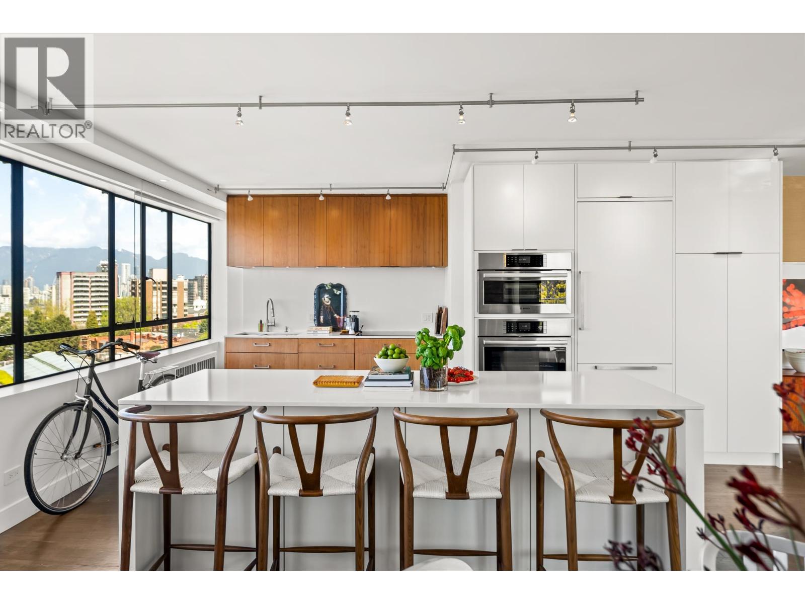 724 1445 MARPOLE AVENUE, Vancouver, British Columbia