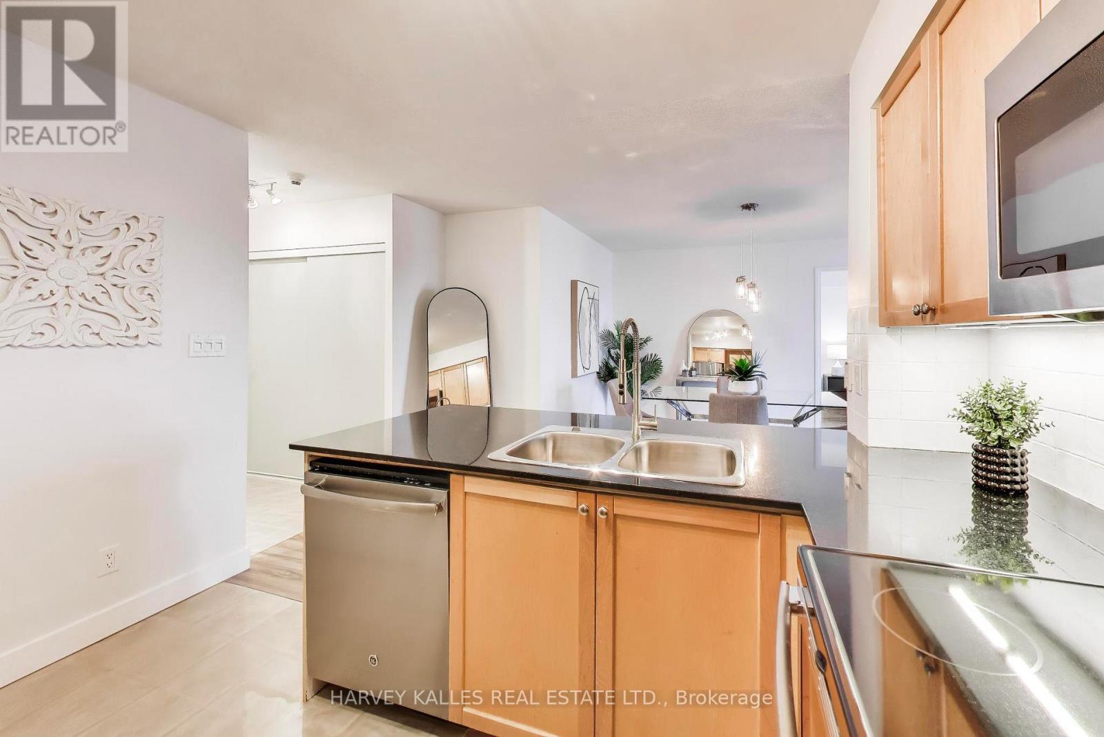 401 - 1369 Bloor Street W, Toronto, Ontario  M6P 4J4 - Photo 15 - C13138756