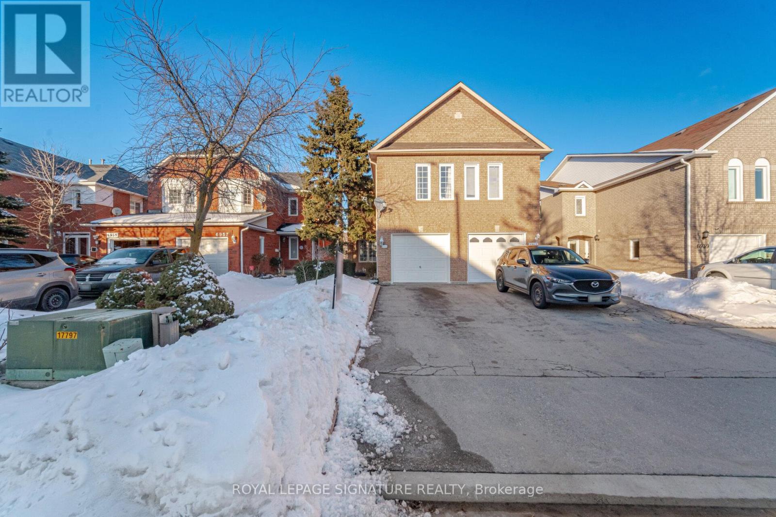 6945 Gracefield Drive, Mississauga, Ontario  L5N 6T9 - Photo 2 - W12814924