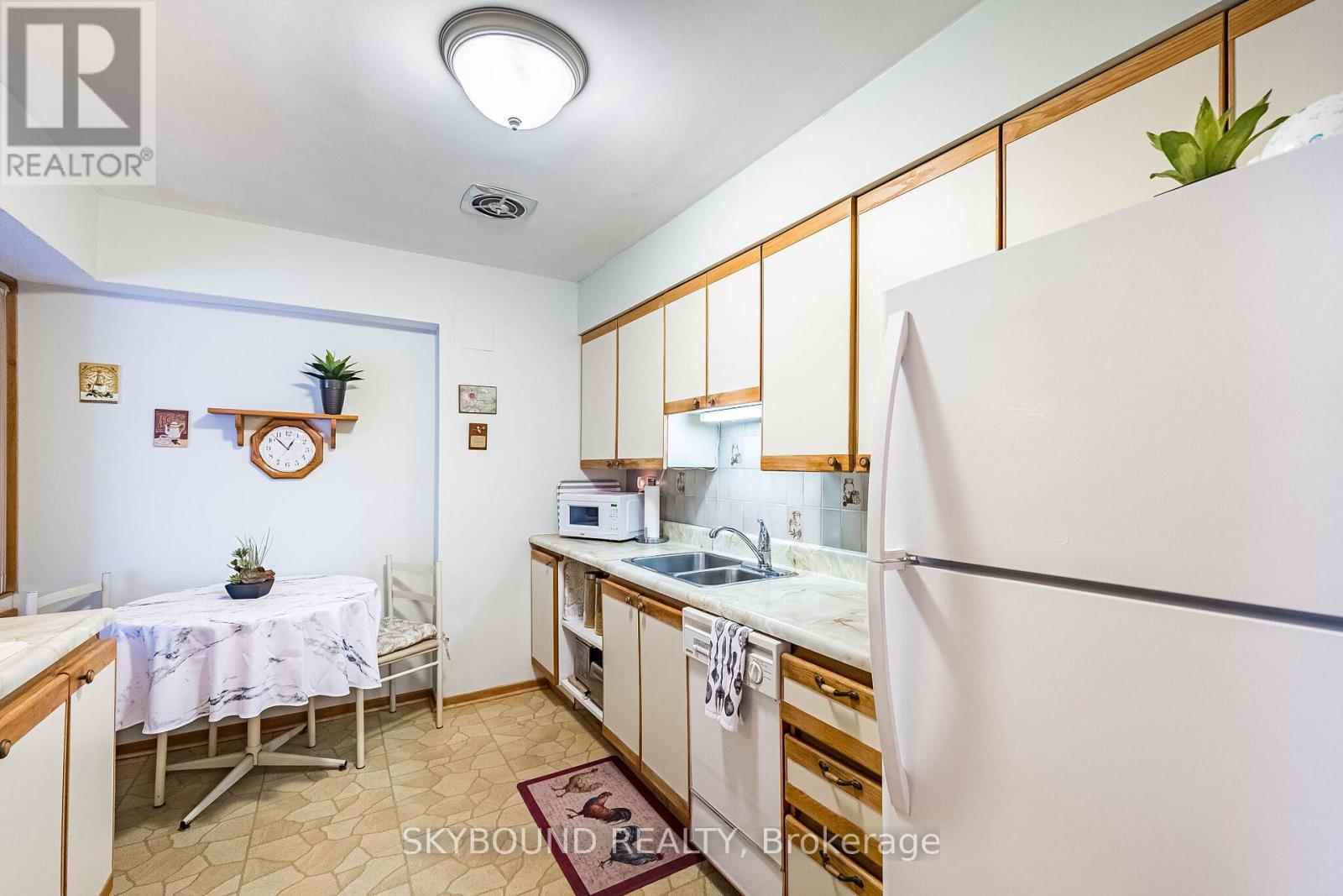 305 - 15 Elizabeth Street N, Mississauga, Ontario  L5G 2Z3 - Photo 13 - W13130856