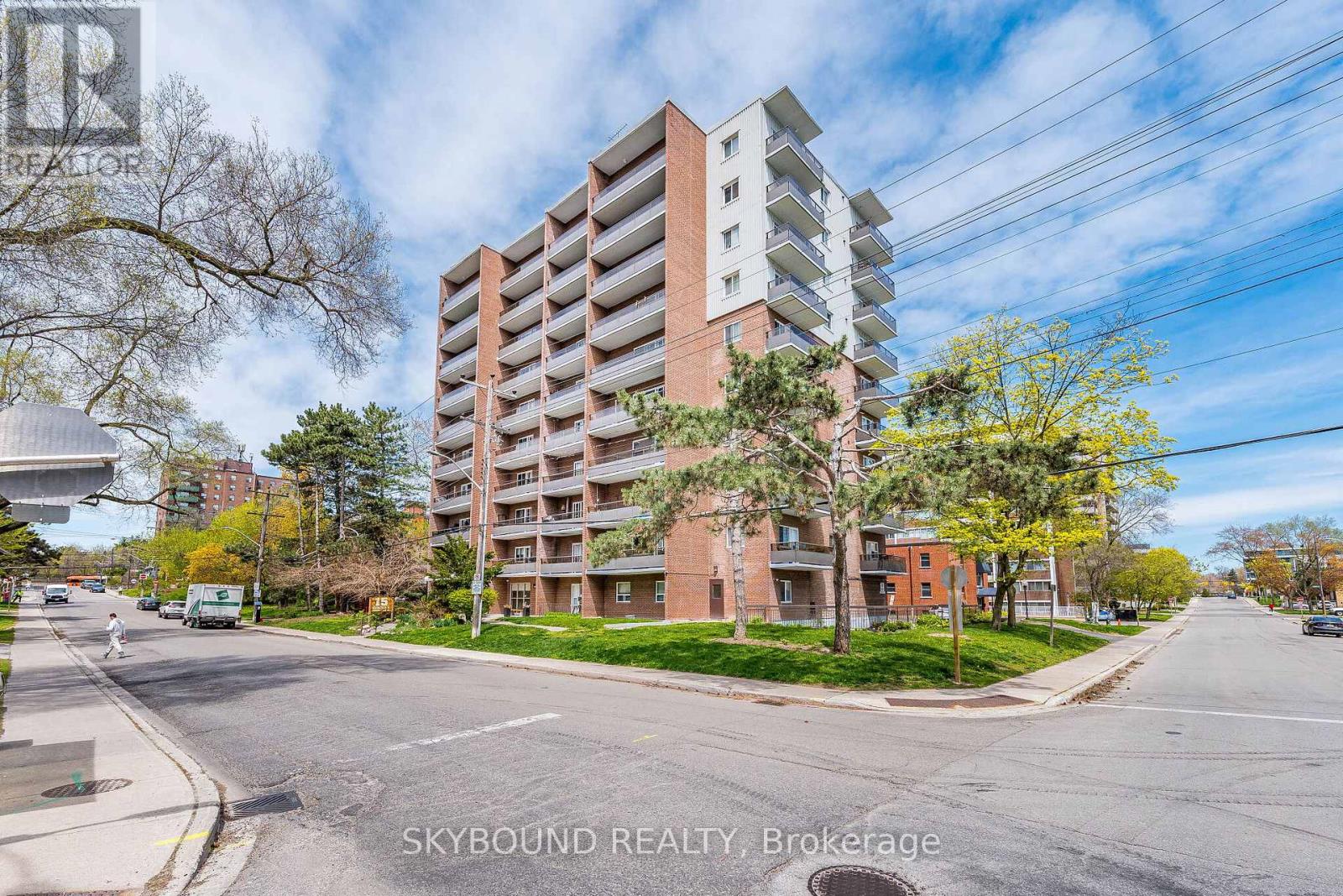 305 - 15 Elizabeth Street N, Mississauga, Ontario  L5G 2Z3 - Photo 4 - W13130856